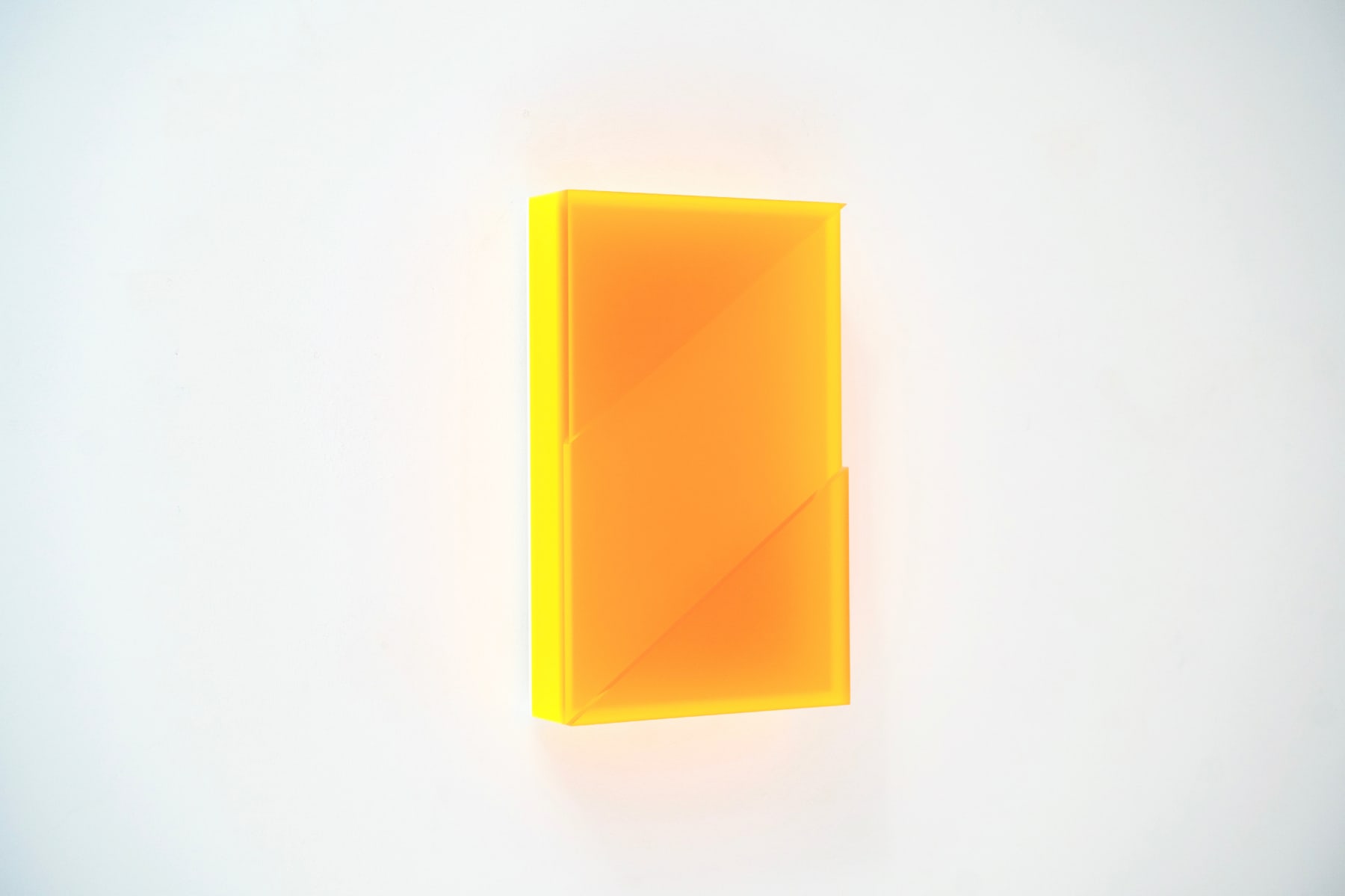 Regine Schumann, colormirror triangles fibonacci 21, 2025