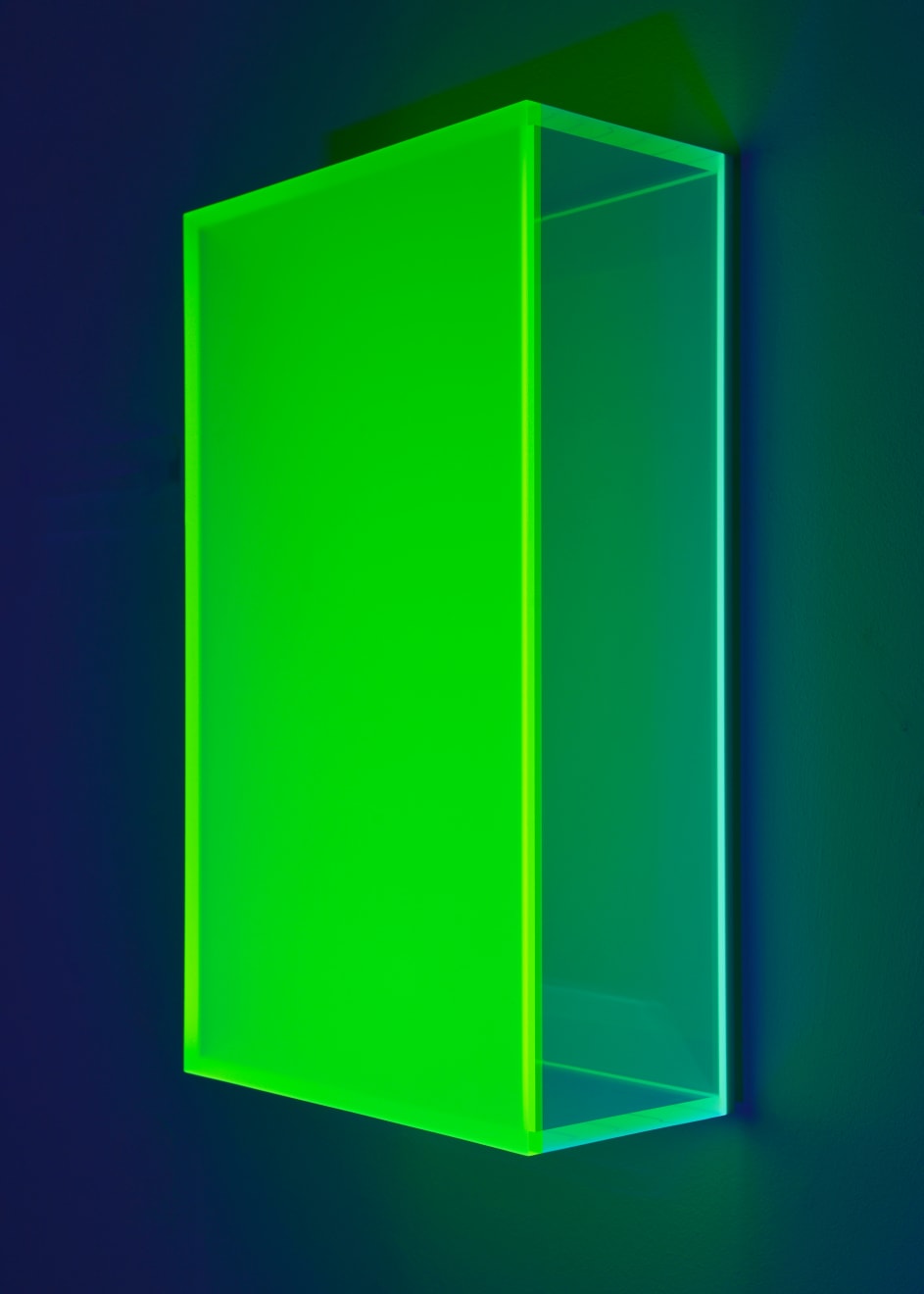 Regine Schumann, colormirror glow after satin green knokke, 2021
