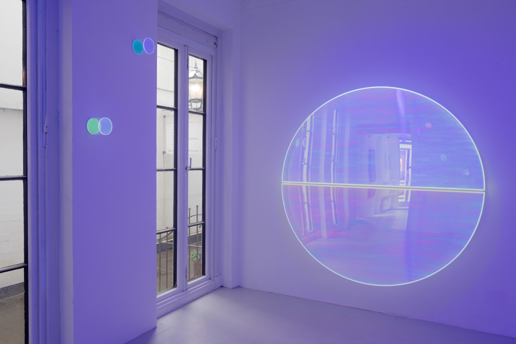 Regine Schumann, colormirror innerlight orange grooves mieres, 2023