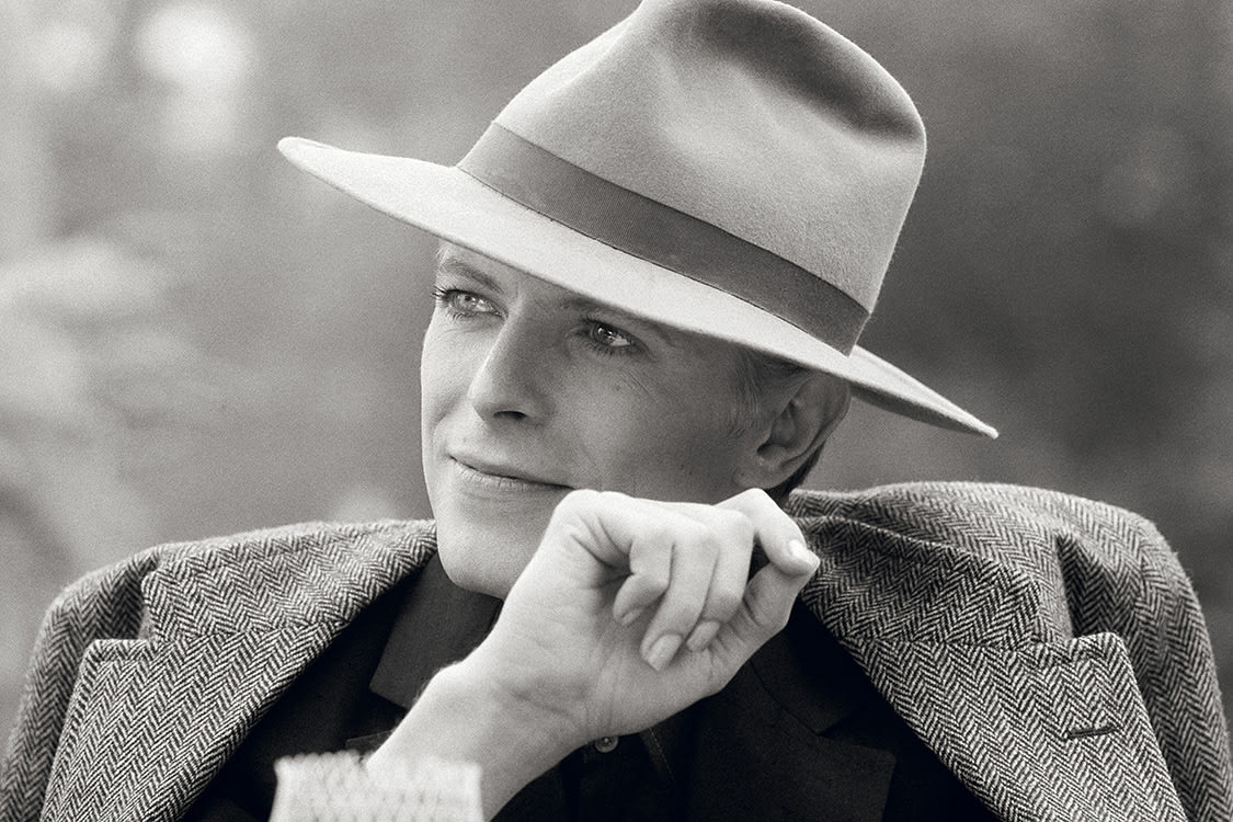 Terry O'Neill, David Bowie during the filming of 'The Man Who Fell to Earth' Los Angeles , 1975