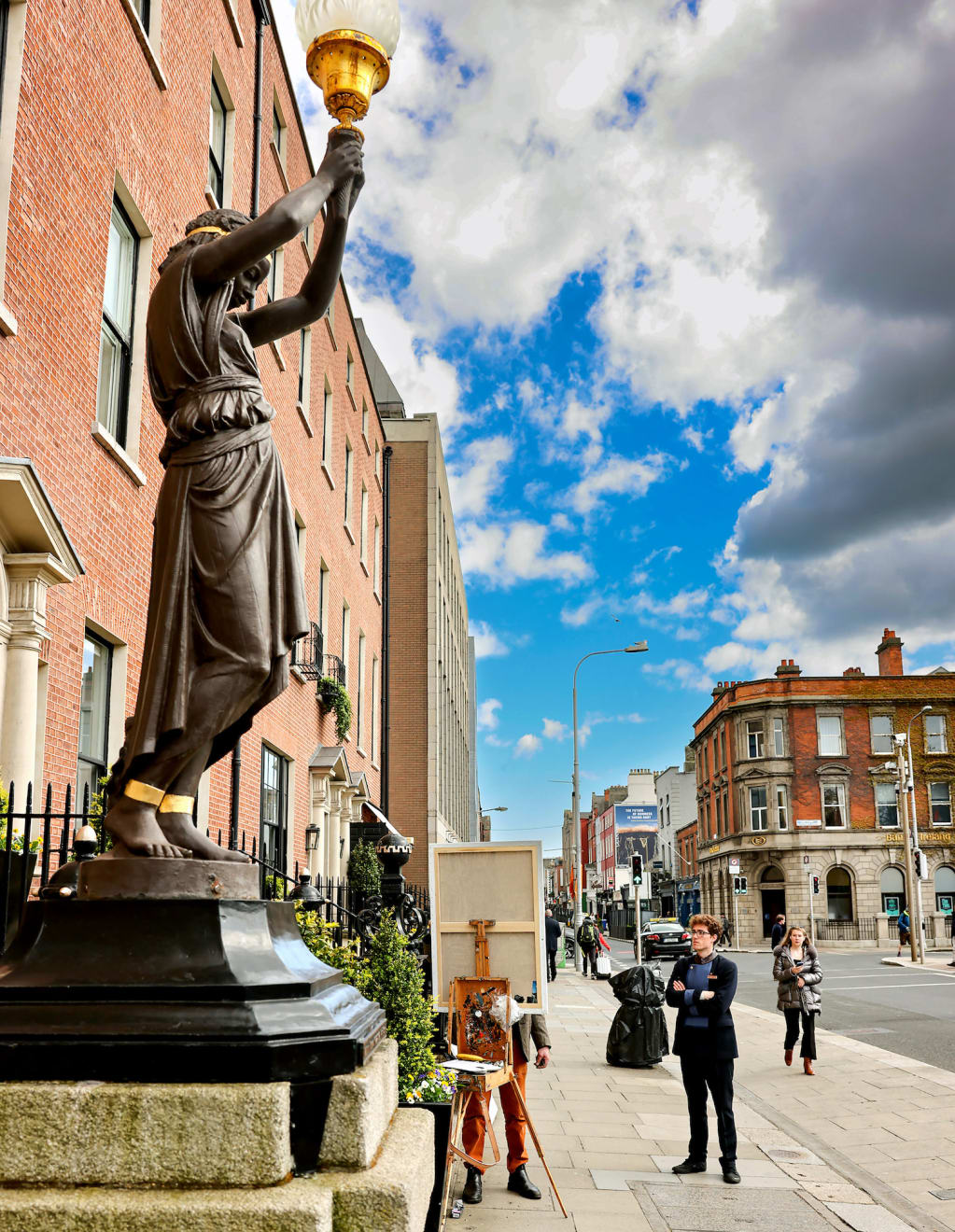 Gerard_Byrne_Shelbourne_Hotel_Dublin_artist_drawing_pleinair_photo_Marc_OSullivan