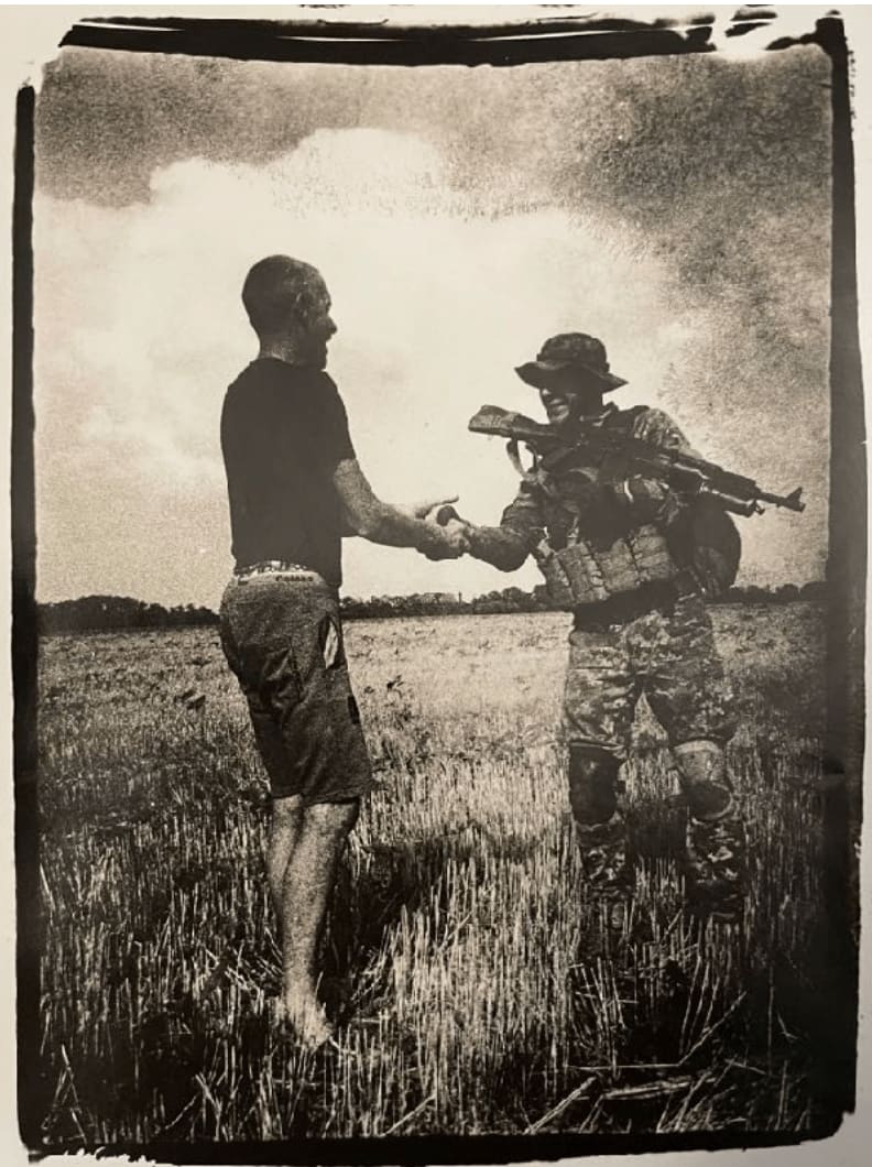 Vladyslav Krasnoshchok, Pasha and a farmer in the field, 2022