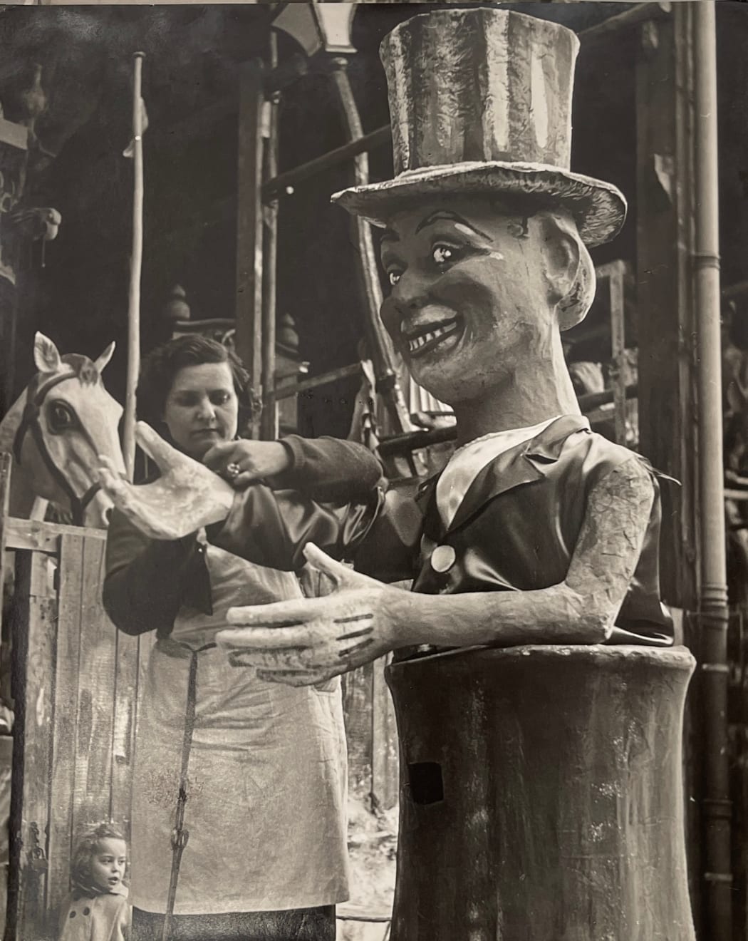 Edith Tudor-Hart, Nice Carnival. Côte d'Azur Spring, 1953