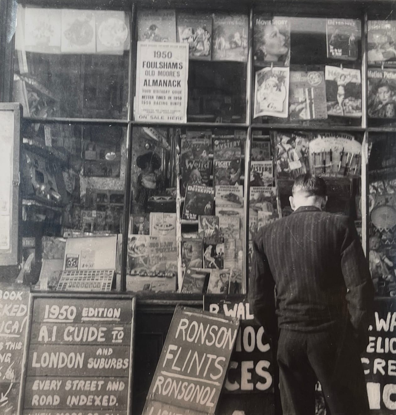 Nigel Henderson, Untitled (Browsing, Shop Front), 1949-1956