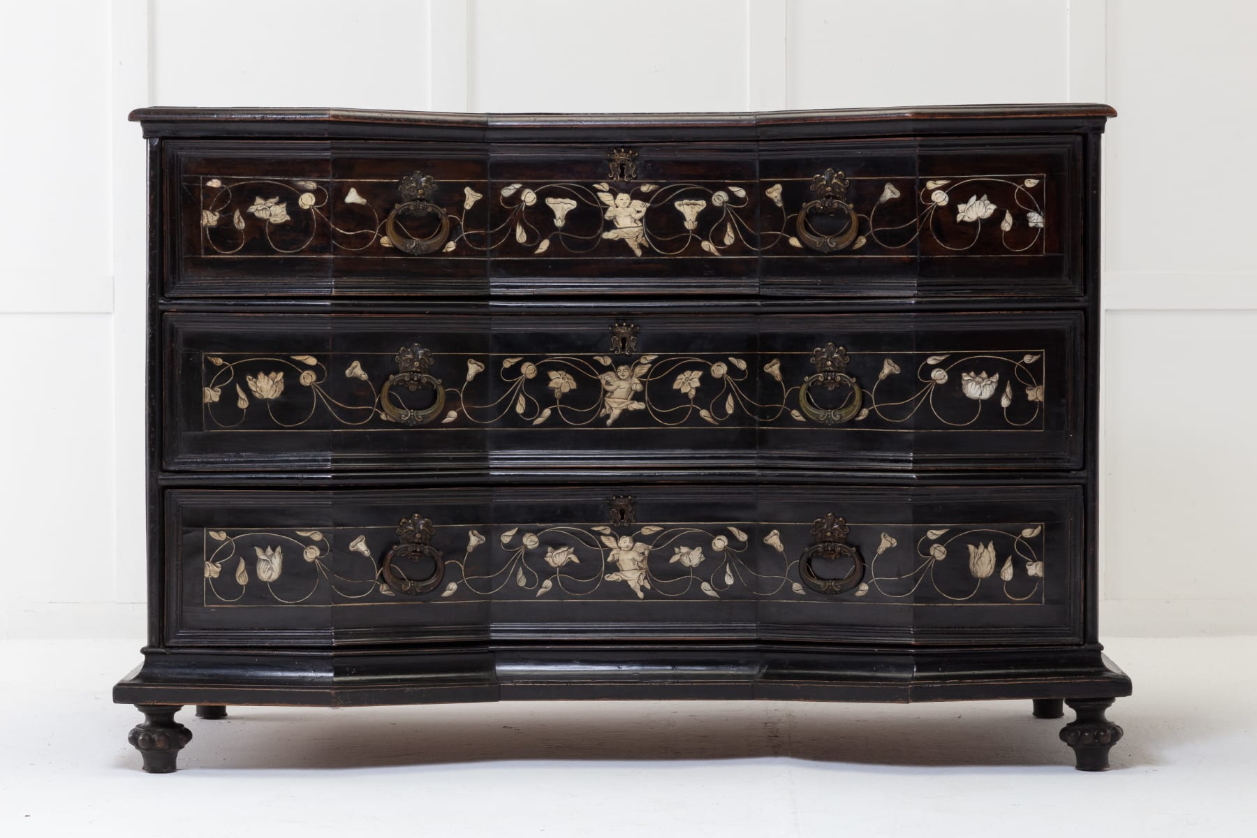 Important Early 18th Century Italian Inlaid Chest of Drawers