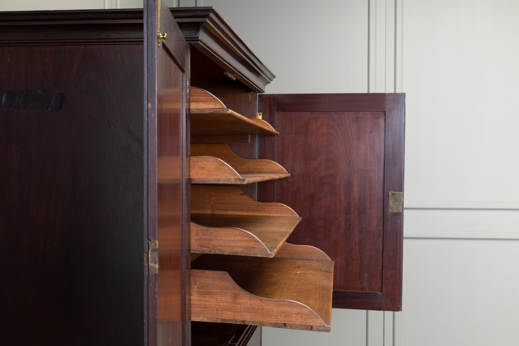 18th Century Georgian Mahogany Linen Press