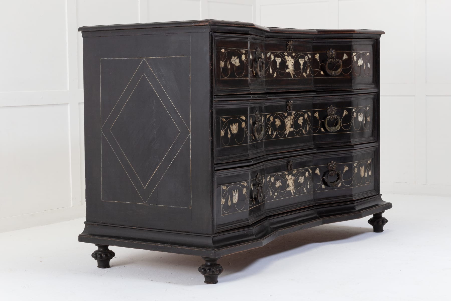Important Early 18th Century Italian Inlaid Chest of Drawers