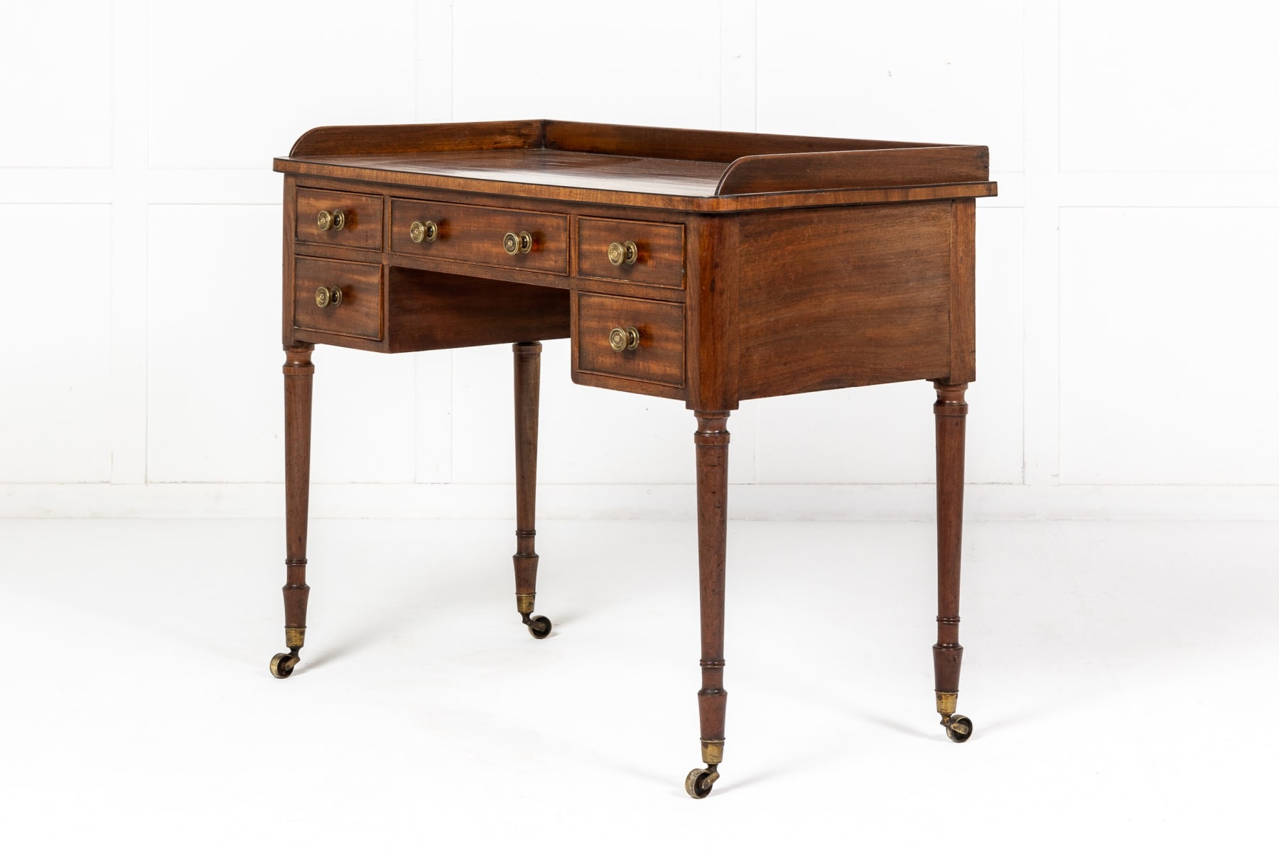 19th Century English Regency Mahogany Dressing Table/Desk (in the manner of 'Gillows')