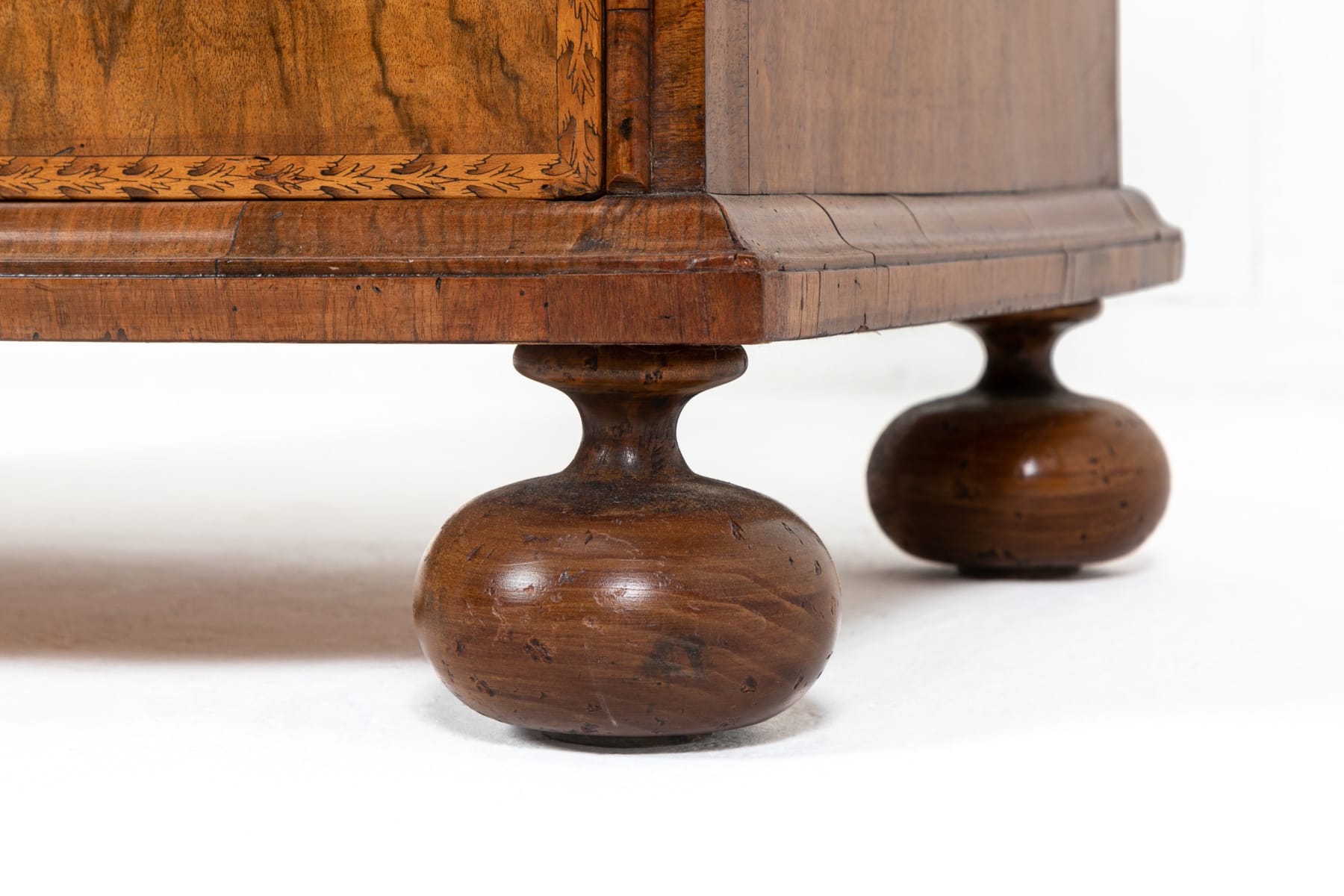 Early 18th Century Walnut Chest of Drawers