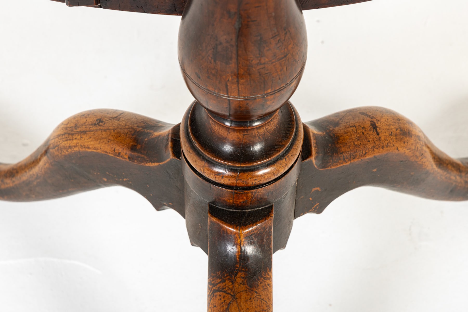 Large Scale 18th Century English Elm Tripod Table
