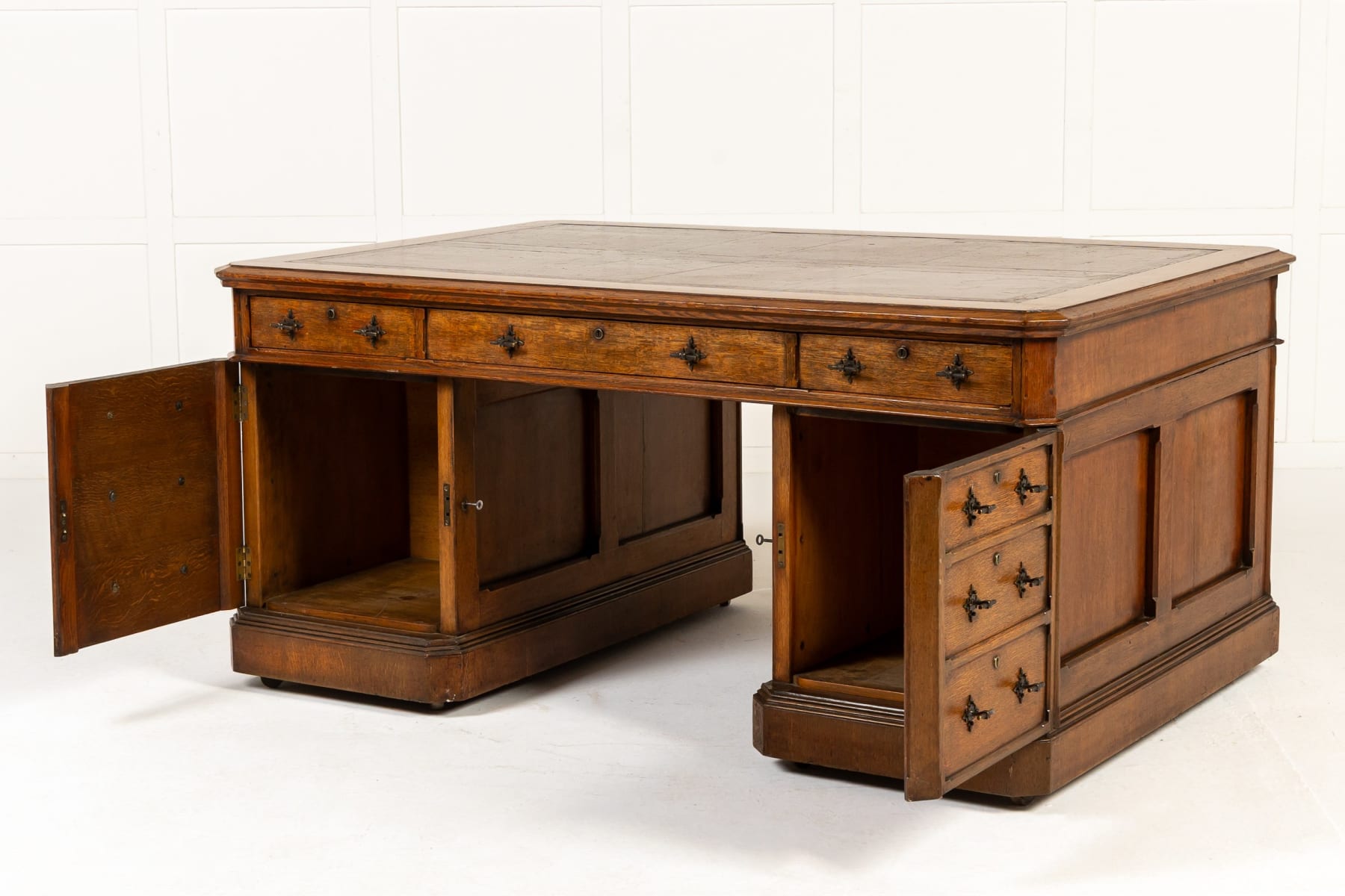 Large 19th Century English Oak Partners Desk