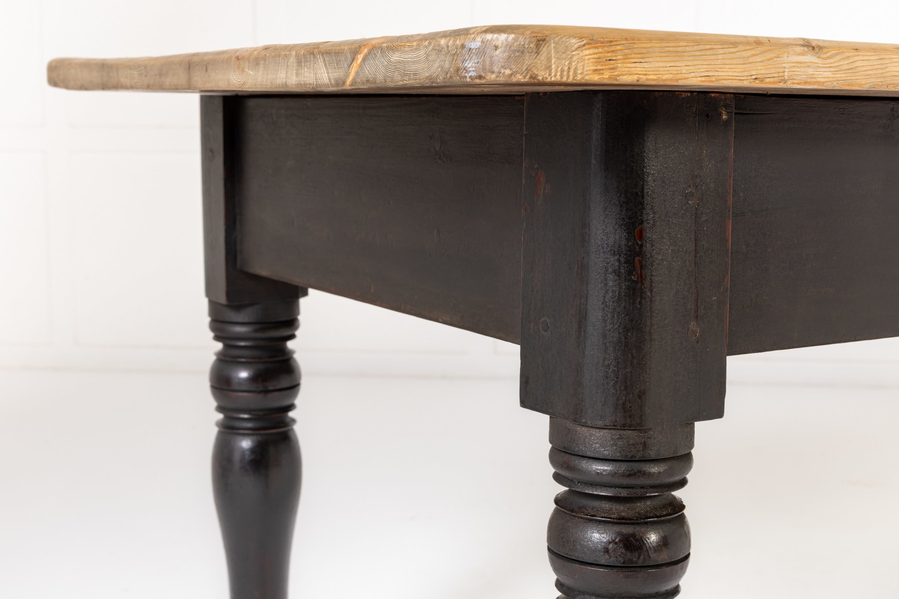 Early 19th Century English Pine Farmhouse Table