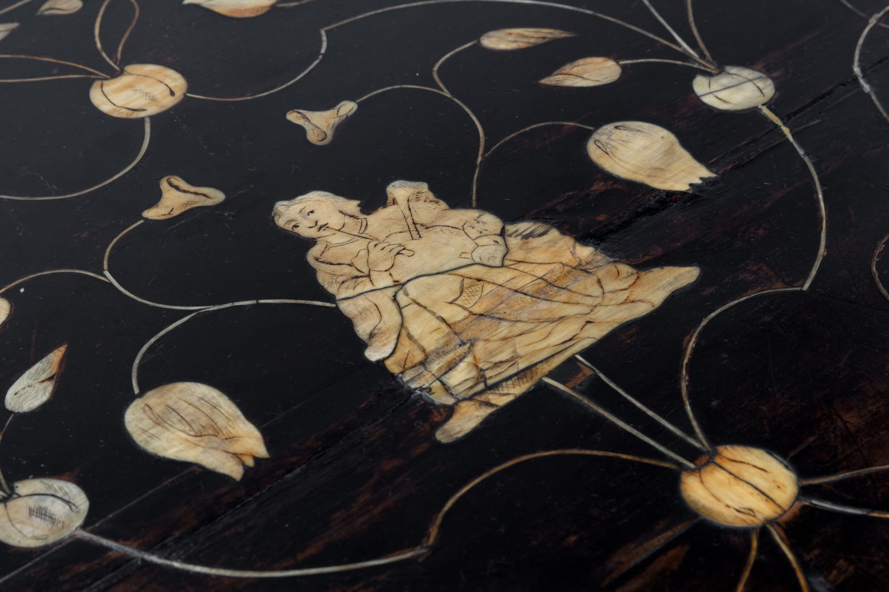 Important Early 18th Century Italian Inlaid Chest of Drawers