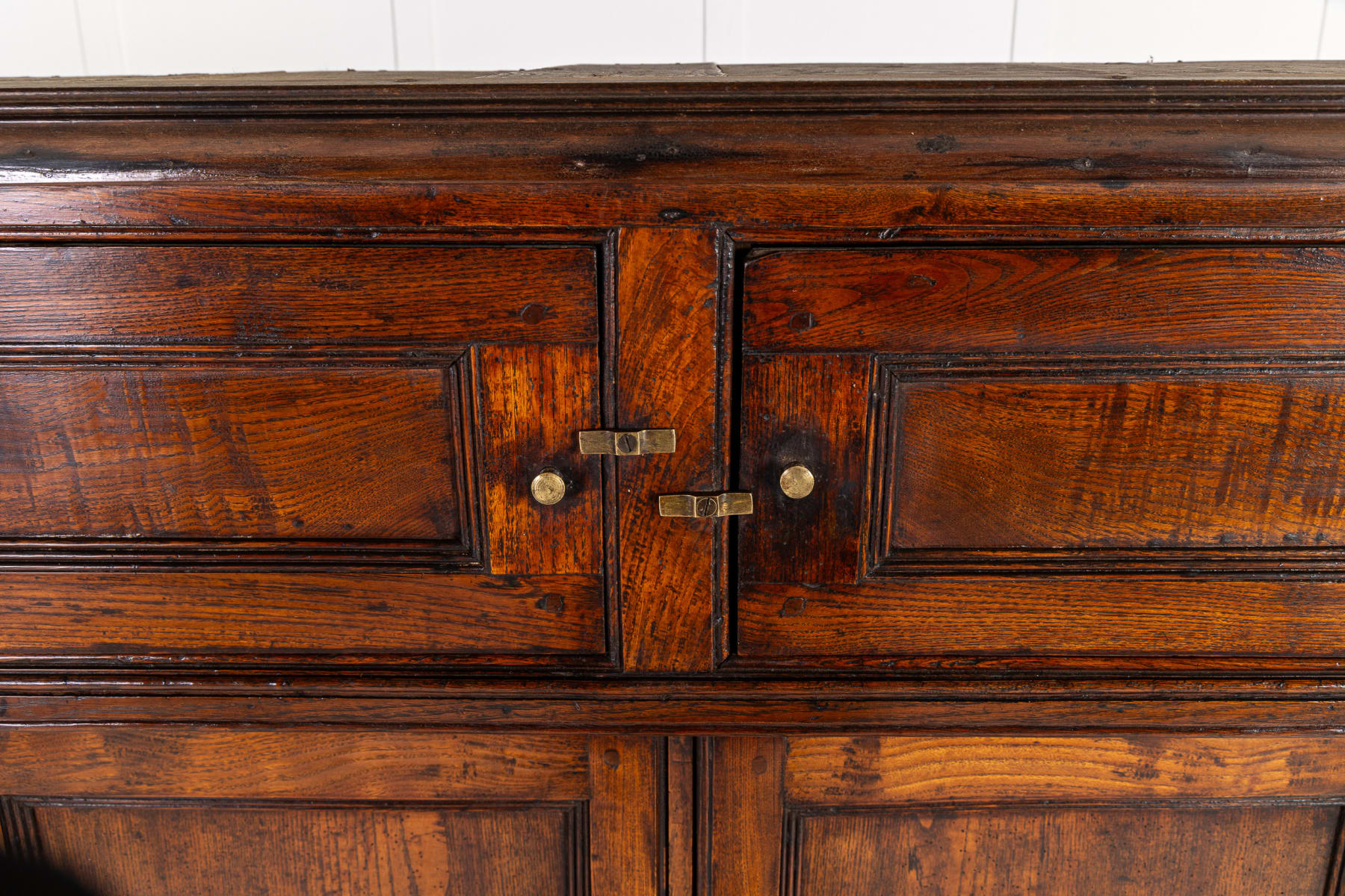 18th Century George III Elm Bacon Settle
