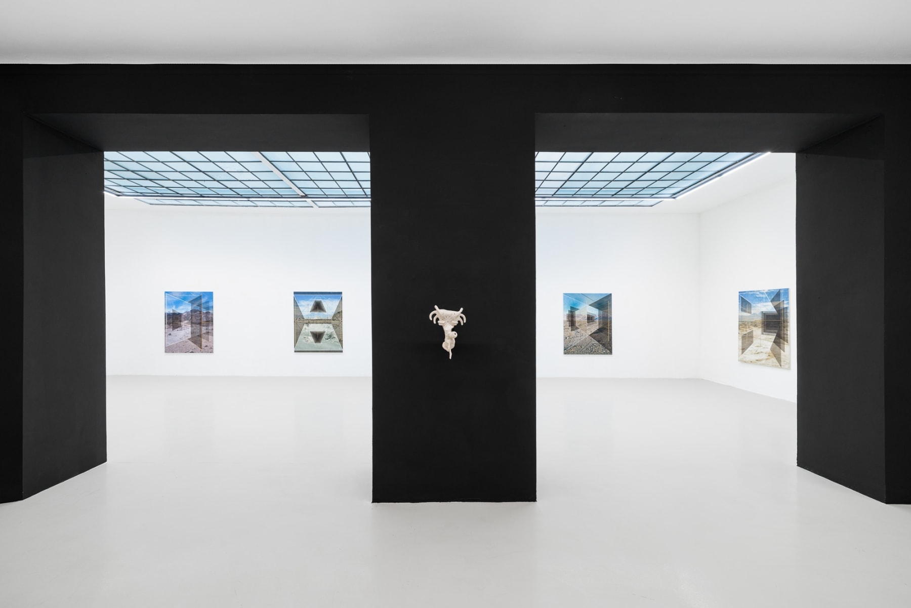Rodrigo Valenzuela, Installation View: 'MUECAS', Galerie Kandlhofer, Vienna, 2025