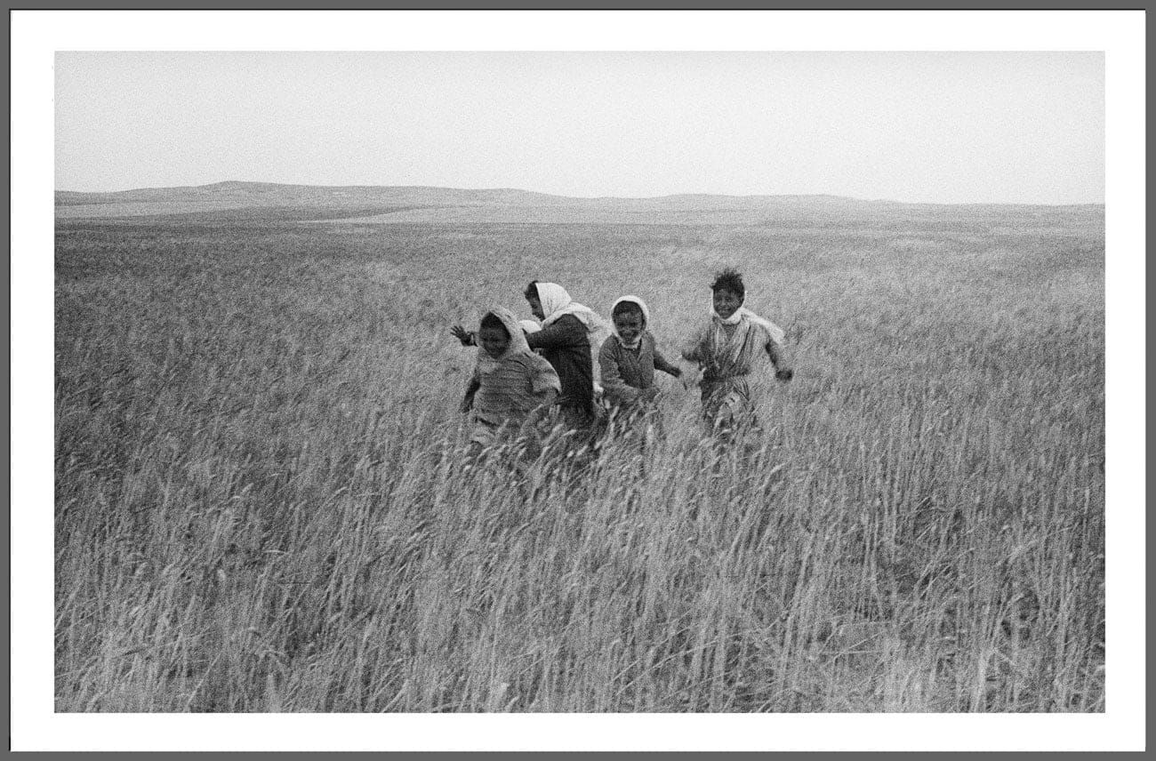 Micha Bar-Am, Bedouin kids, Be'er Aro'er, 1957