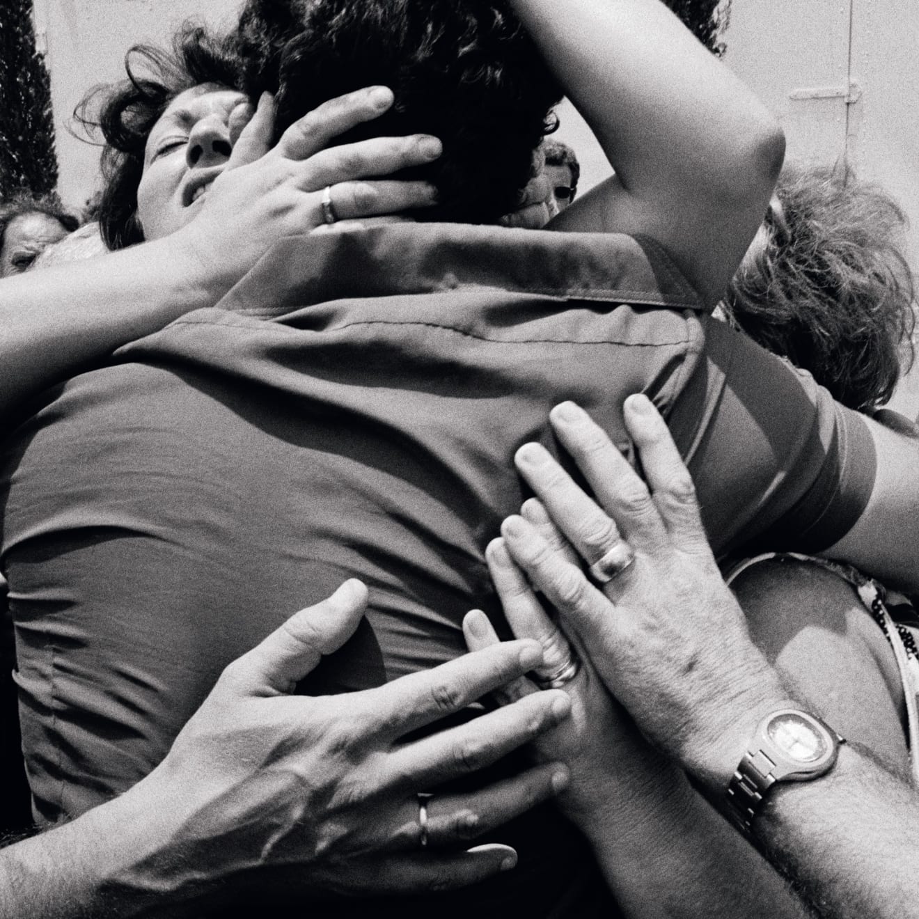Micha Bar-Am, Freed hostages return from Entebbe reunited with their families, Ben-Gurion airport, 1976