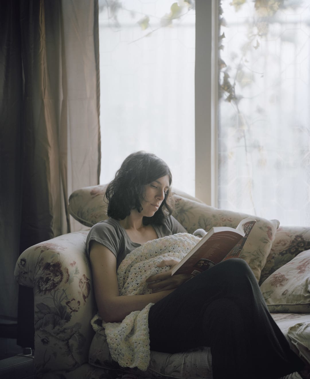 Carrie Schneider, Katie reading Moyra Davey (Mother Reader, 2001) from the series Reading Women (2012-2014), 2014