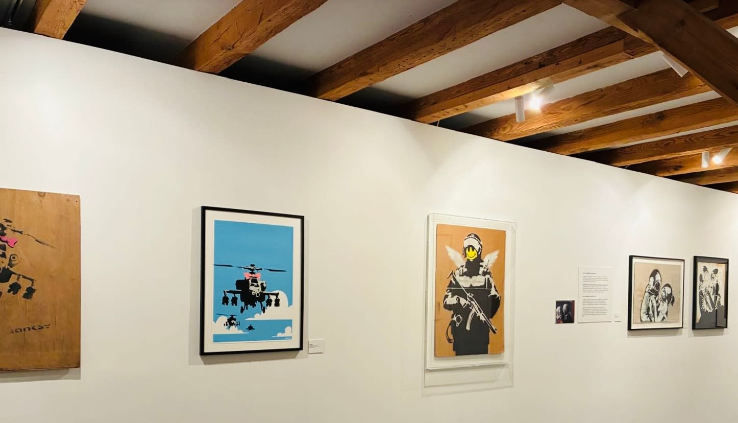 Banksy, "Smiling Copper aka Flying Copper" . (RESERVED), 2003