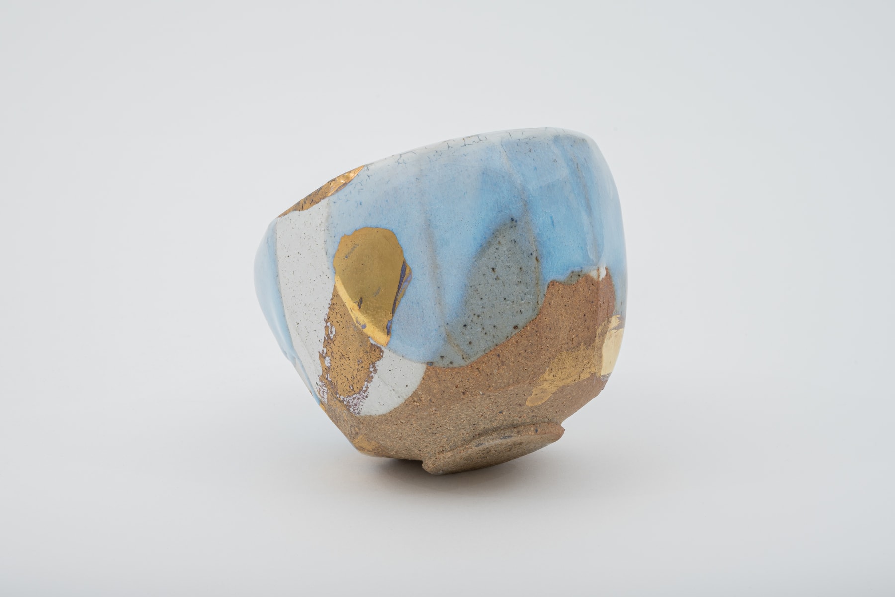 Hosai Matsubayashi XVI, Geppaku glaze with gold Chawan / 月白釉流シ金彩, 2020