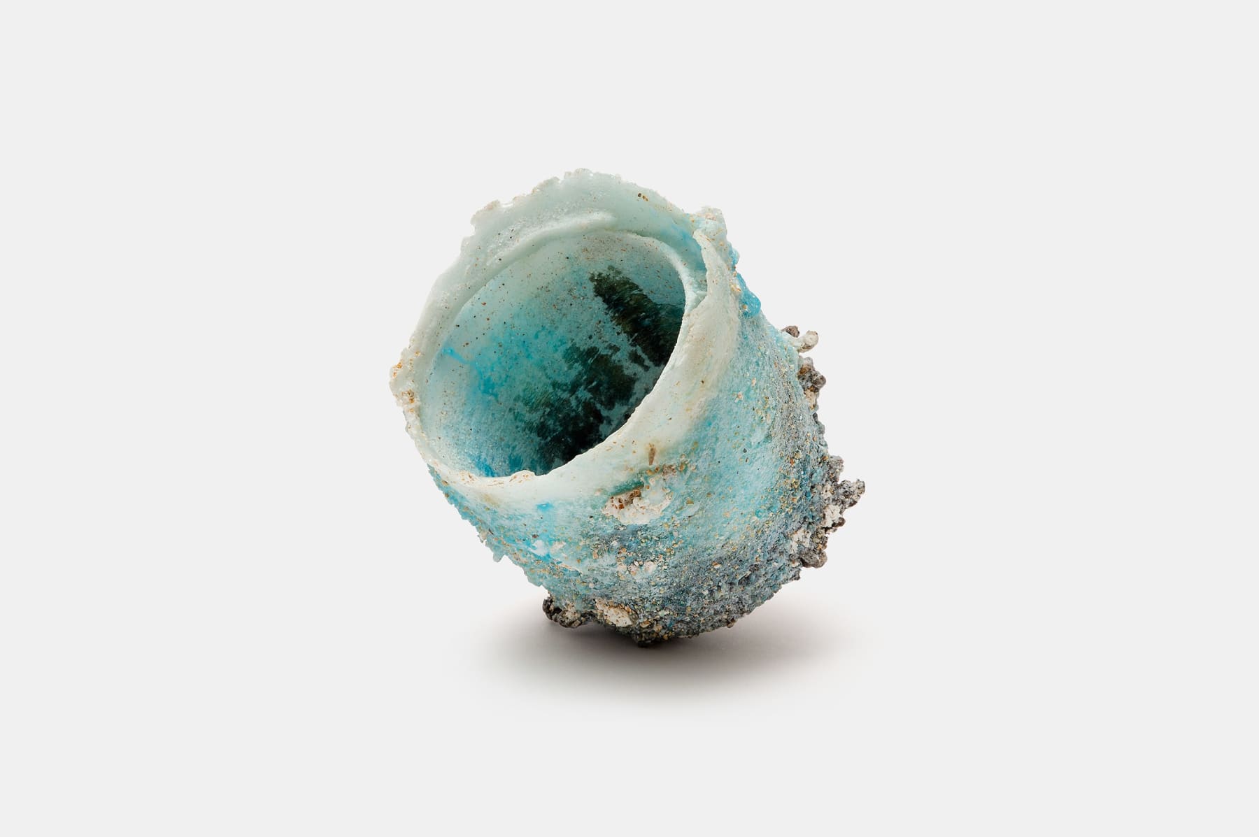 Masaomi Yasunaga, 砕 / crumbling, 2019