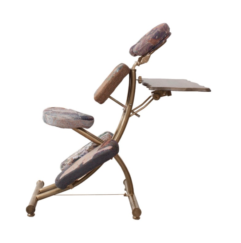 BLESS, N°56 Worker’s Delight: Neckrestdesk