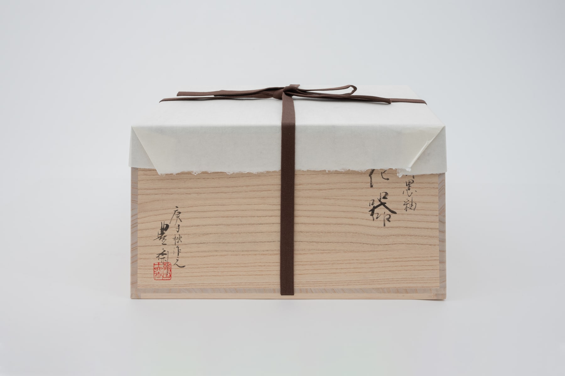 Hosai Matsubayashi XVI, Kohiki and Black glaze Vase / 花器　粉引黒釉/V, 2020