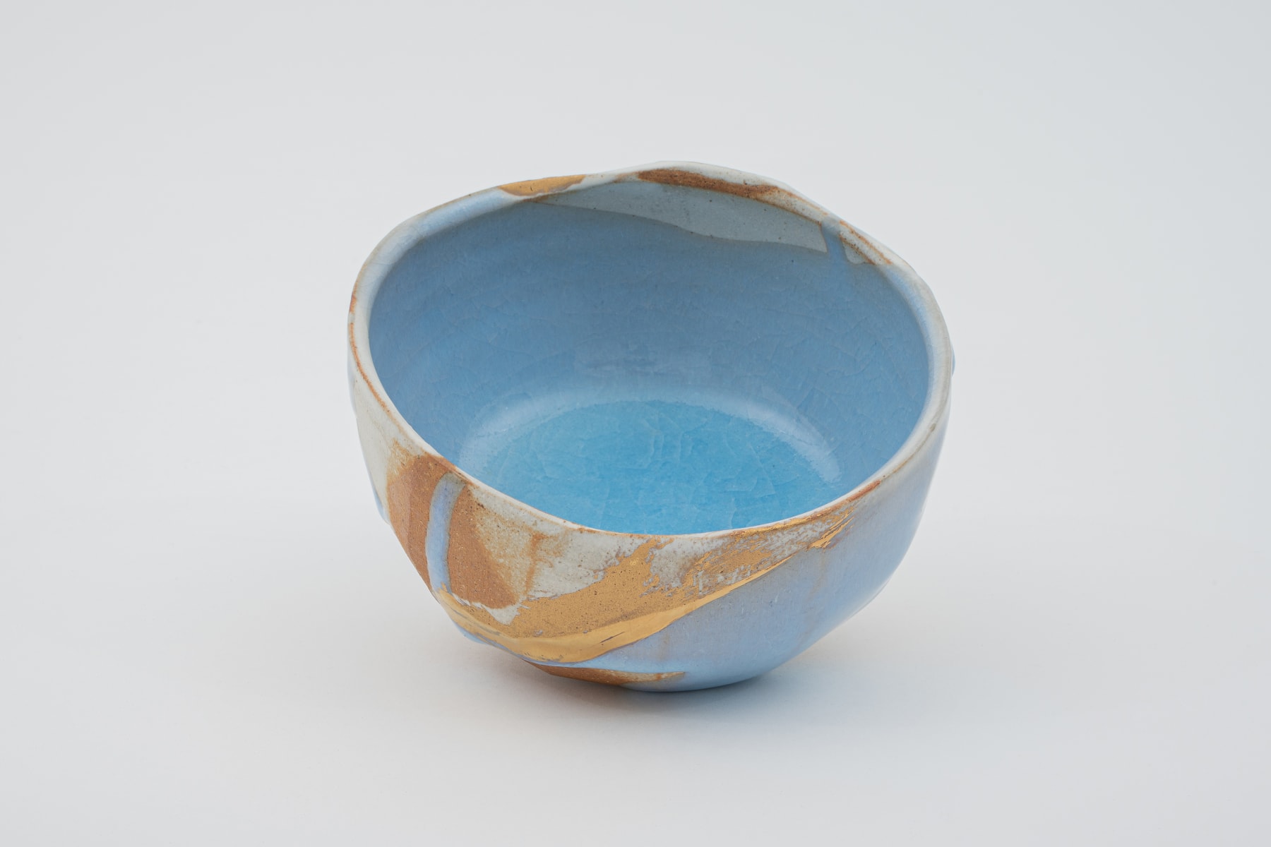 Hosai Matsubayashi XVI, Geppaku glaze with gold Chawan / 月白釉流シ金彩, 2020