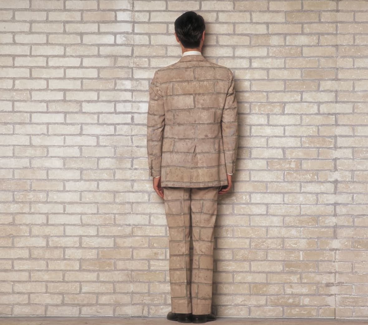 Adelle Lutz, Urban Camouflage Clothing: Brick Suit, 1986