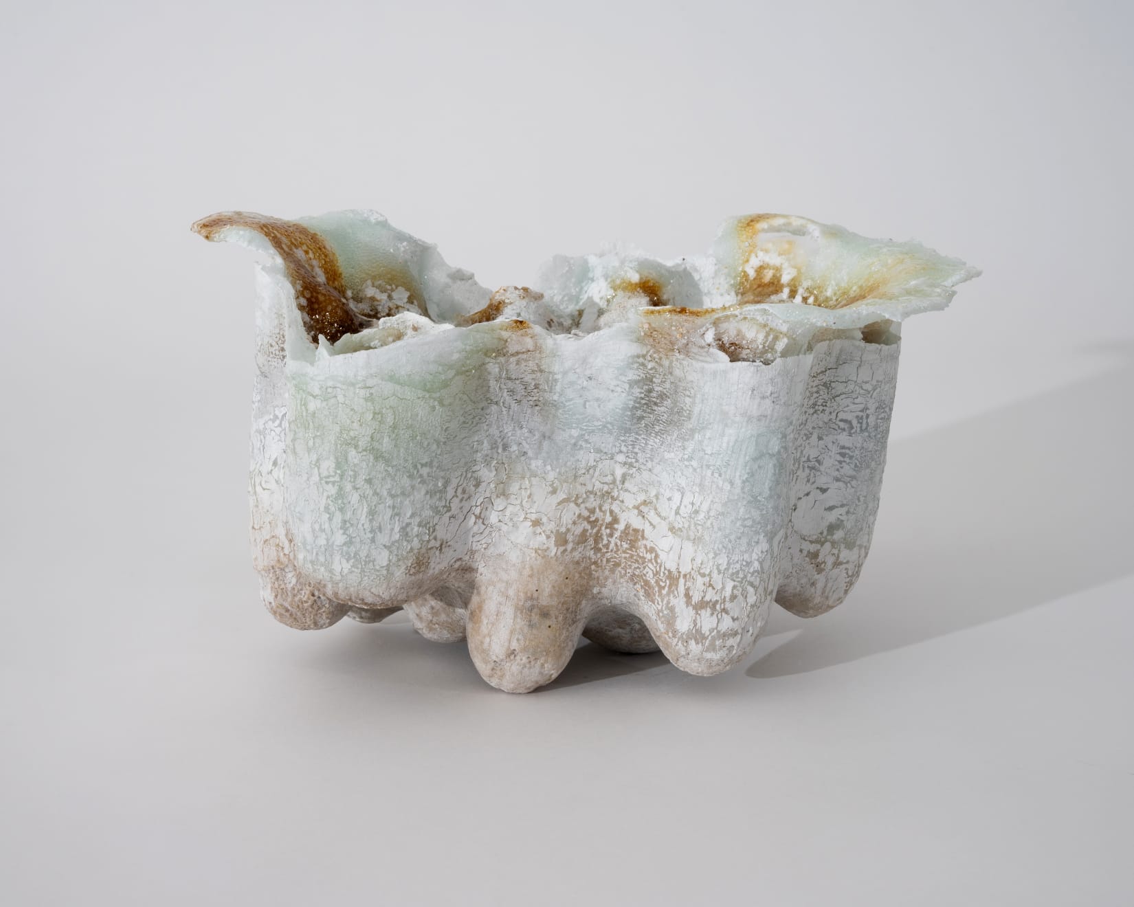 Masaomi Yasunaga, 砕 / crumbling, 2019