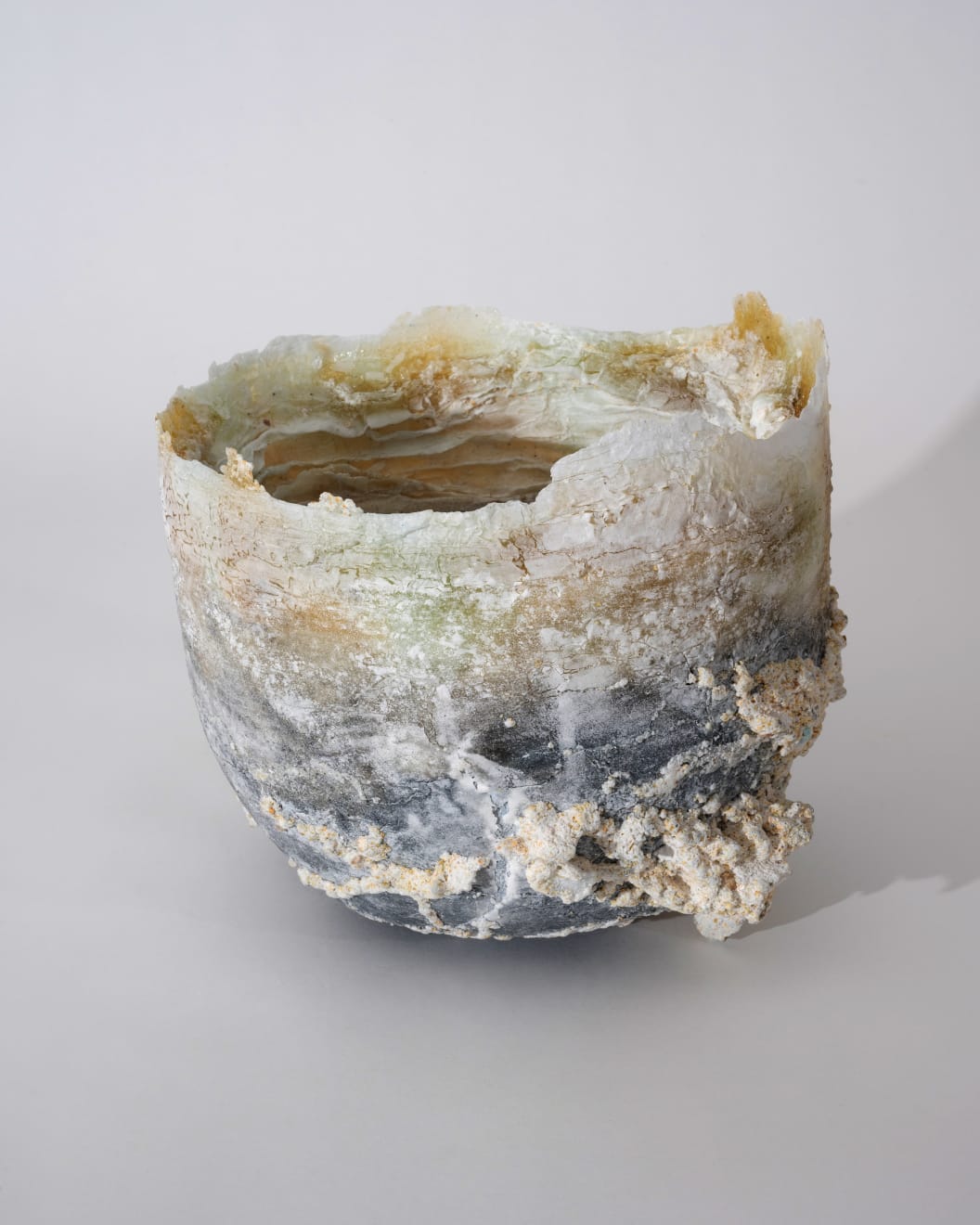 Masaomi Yasunaga, 砕 / crumbling, 2019