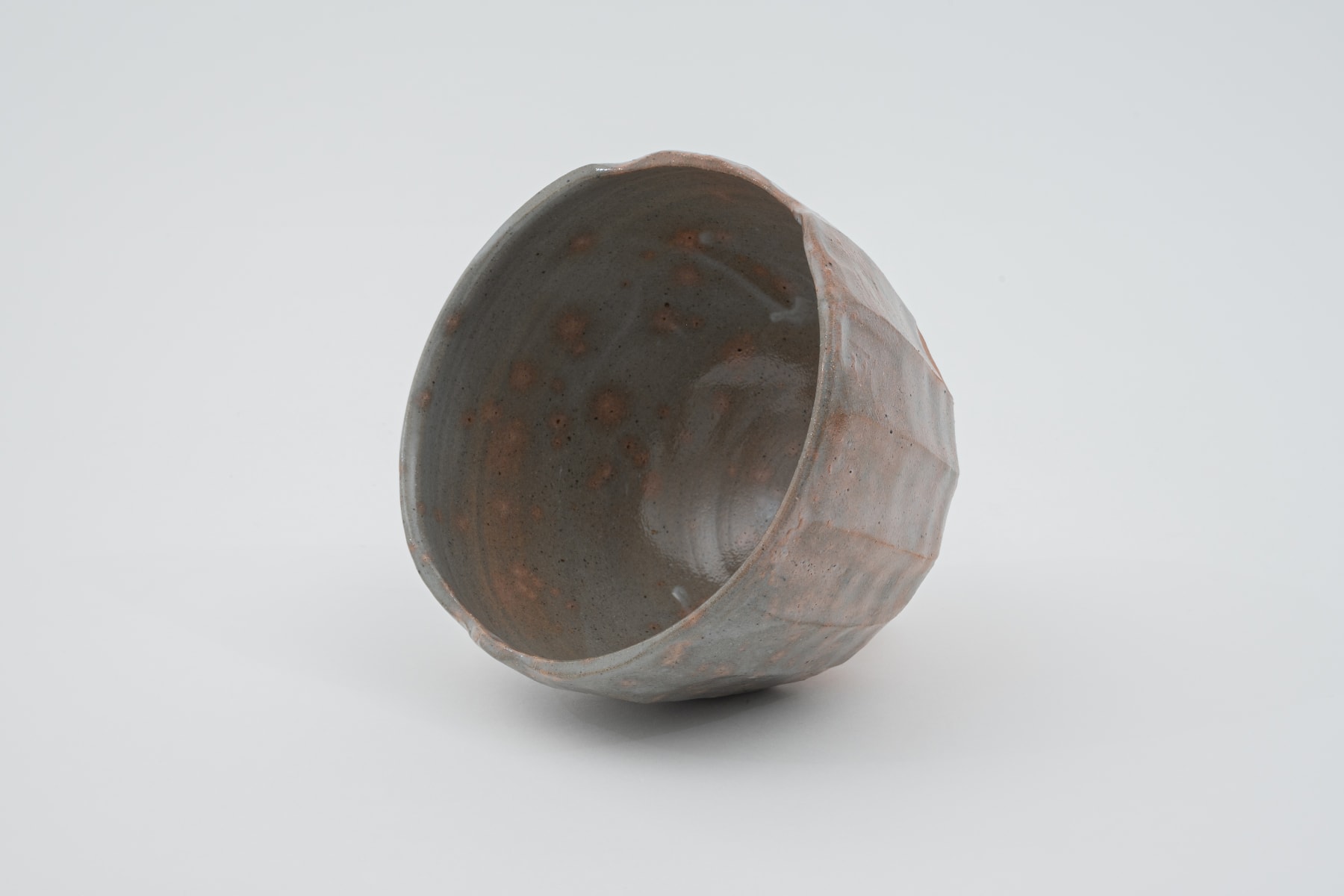 Hosai Matsubayashi XVI, Beni Tea bowl (red deer back pattern herame) 茶盌 (紅鹿背箆目) , 2020