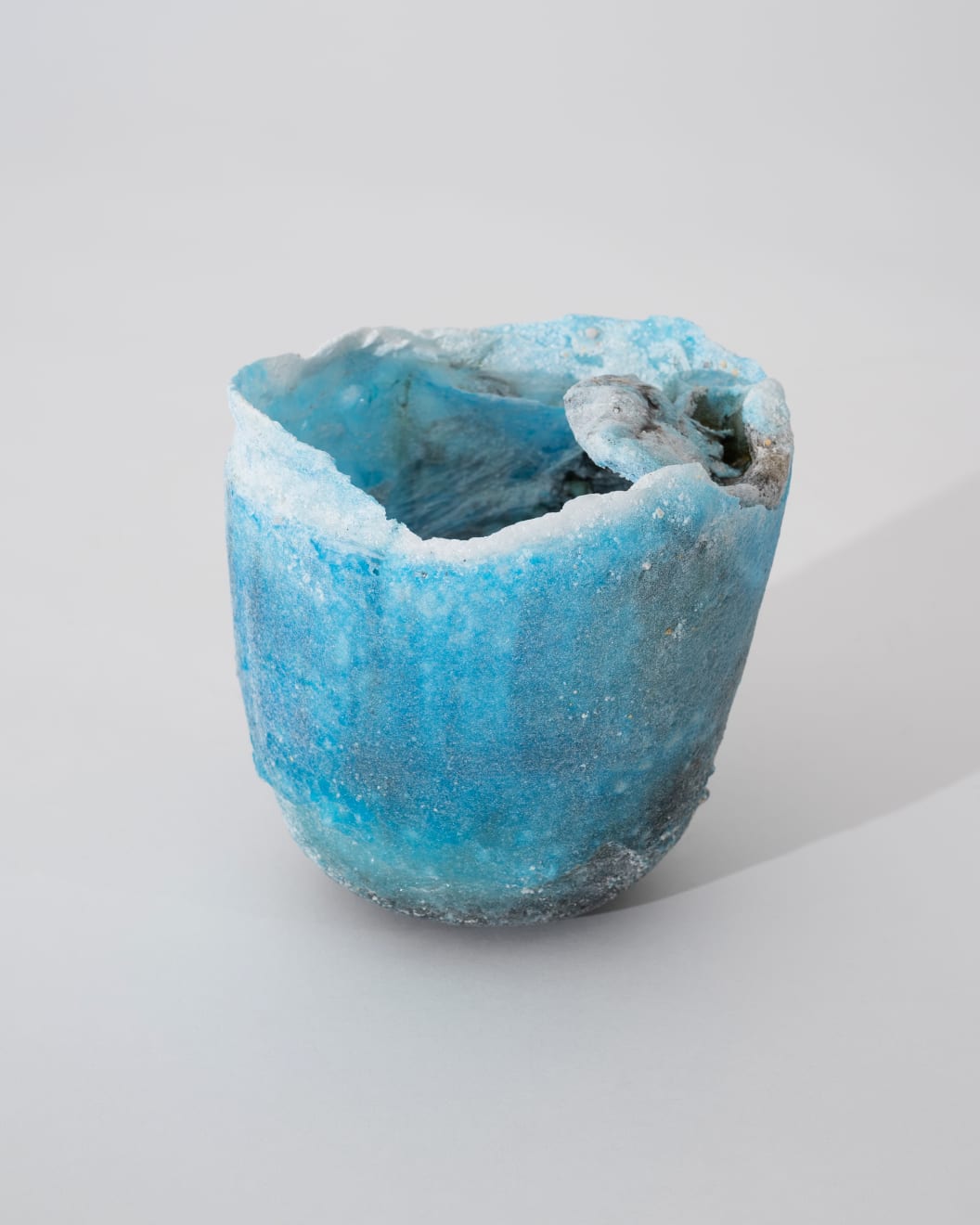 Masaomi Yasunaga, 砕 / crumbling, 2019