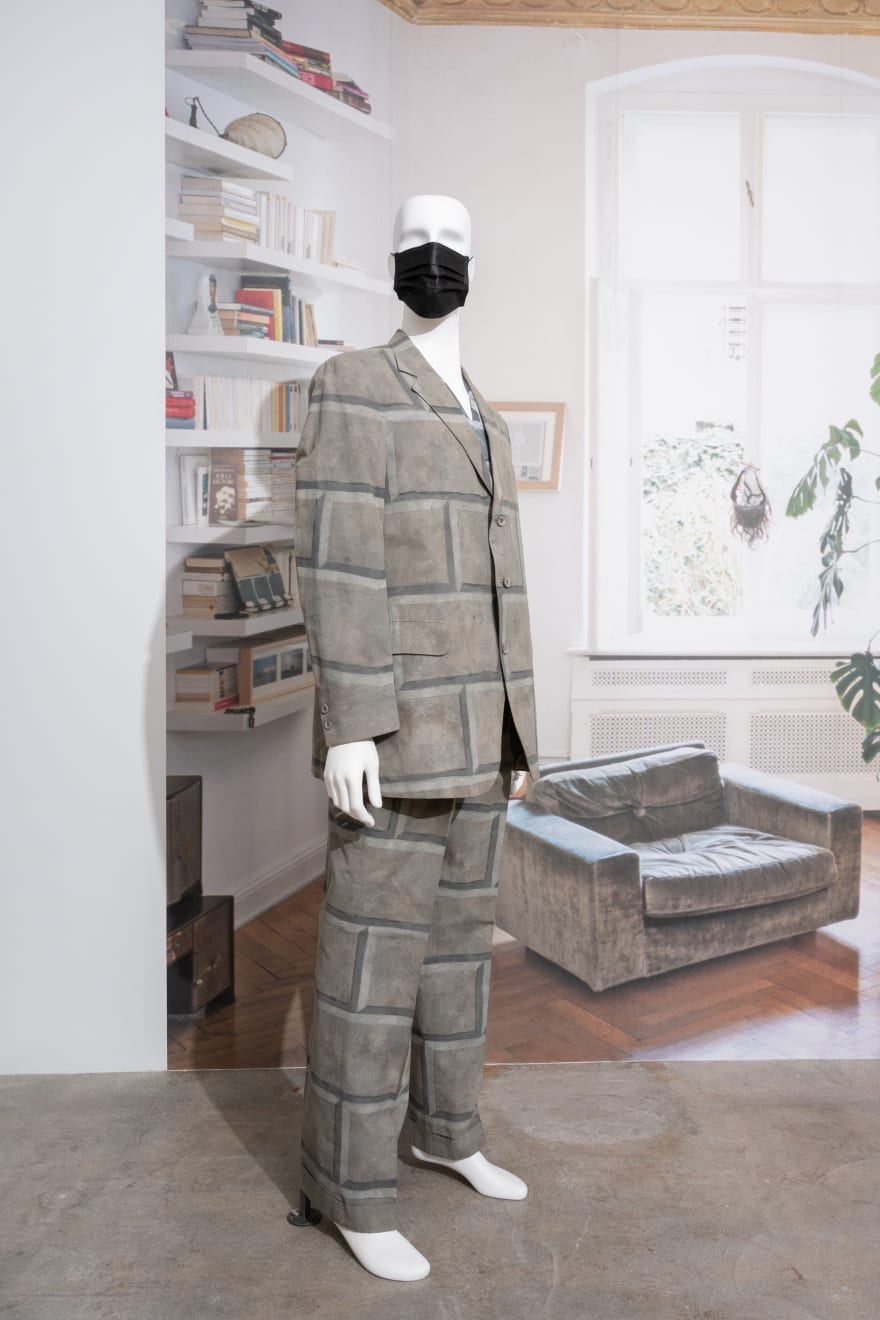 Adelle Lutz, Urban Camouflage Clothing: Brick Suit, 1986