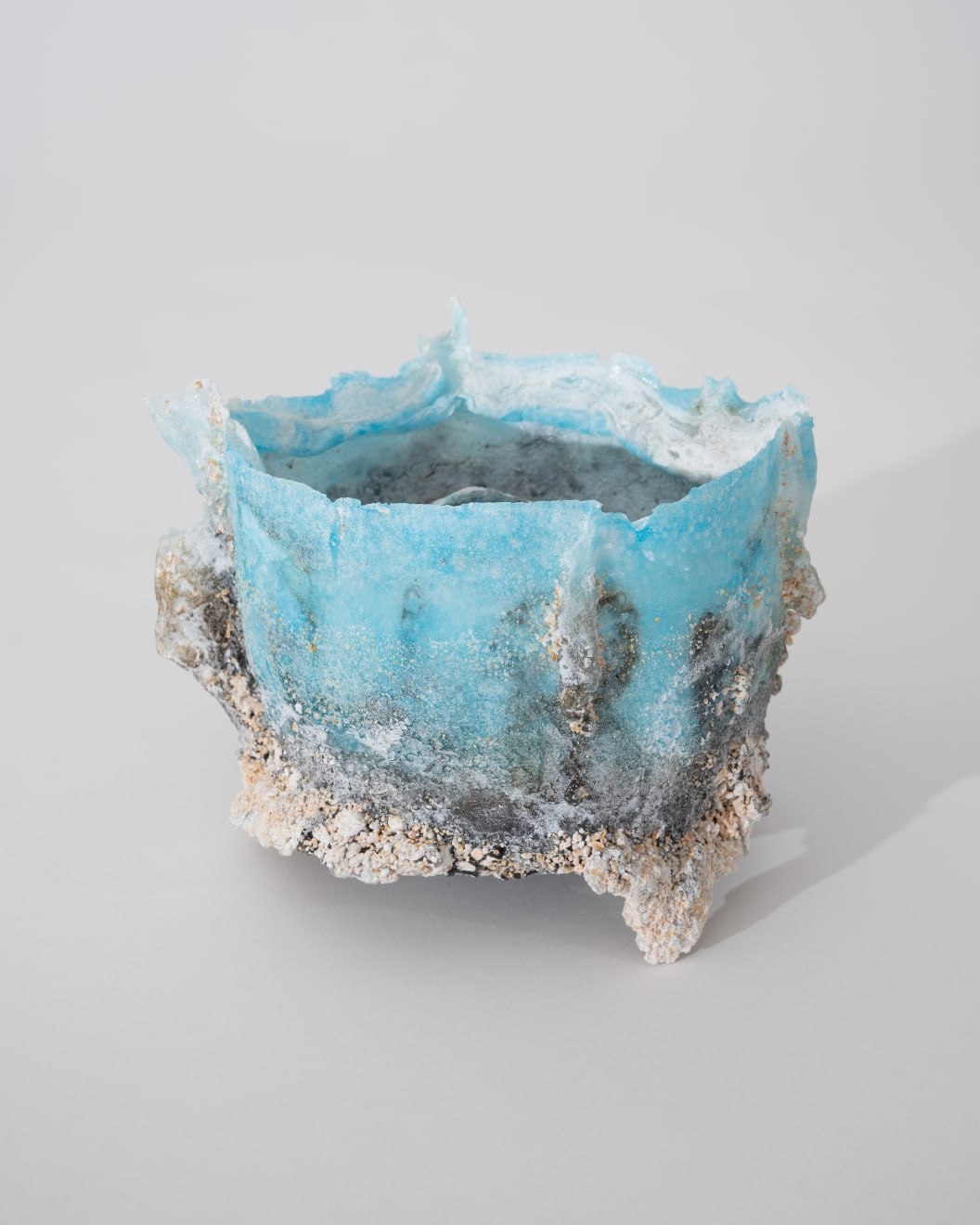 Masaomi Yasunaga, 砕 / crumbling, 2019