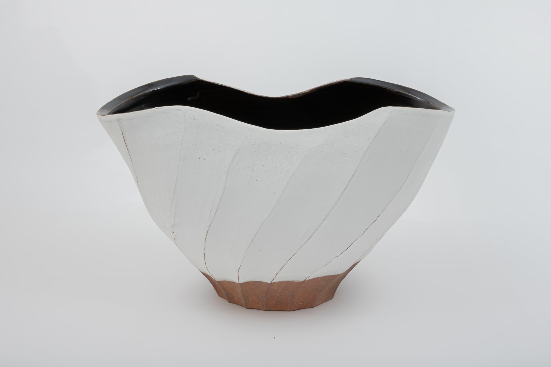 Hosai Matsubayashi XVI, Kohiki and Black glaze Vase / 花器　粉引黒釉, 2020