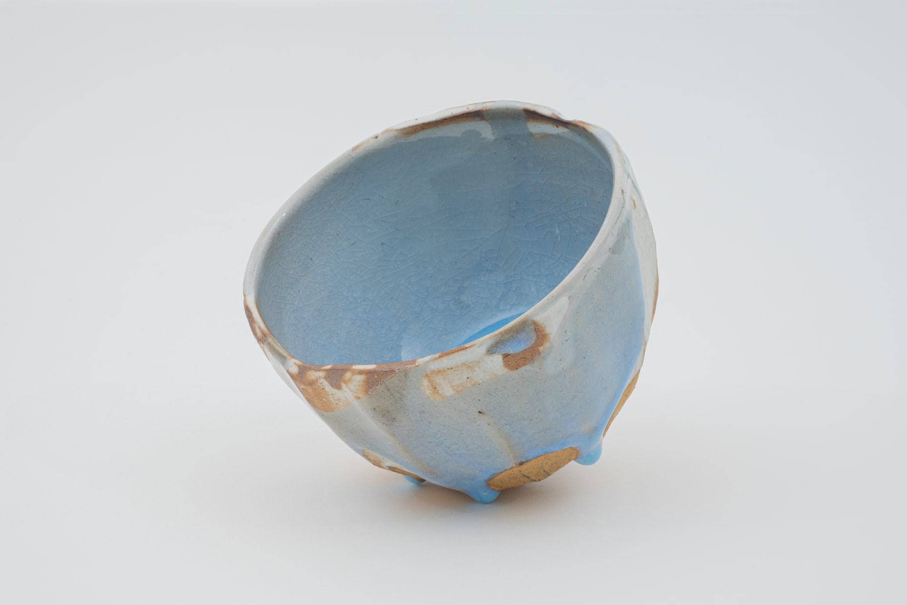 Hosai Matsubayashi XVI, Geppaku glaze with gold Chawan / 月白釉流シ金彩, 2020