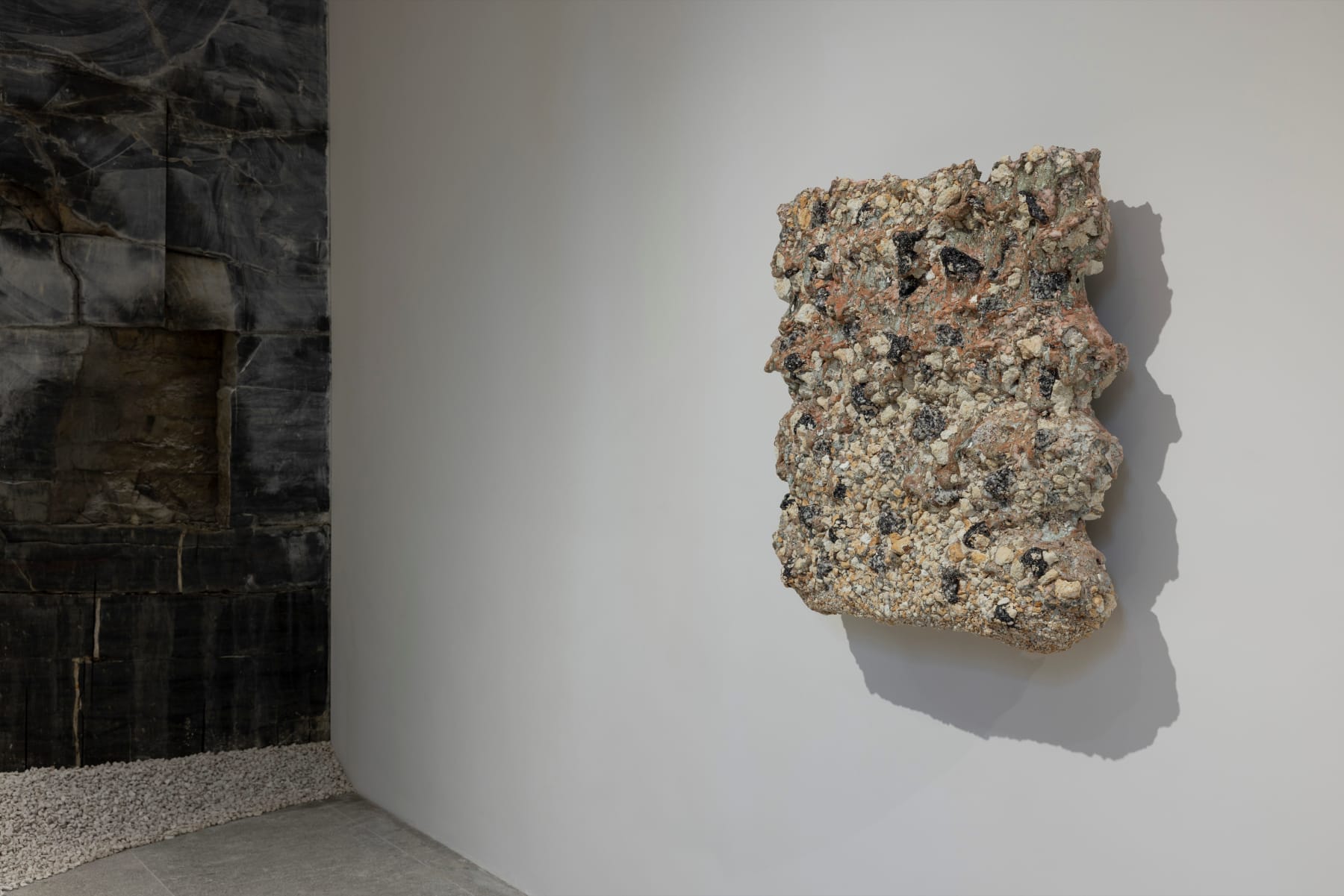 Masaomi Yasunaga, 石と熔け合う器 - Vessel fused with stone, 2022