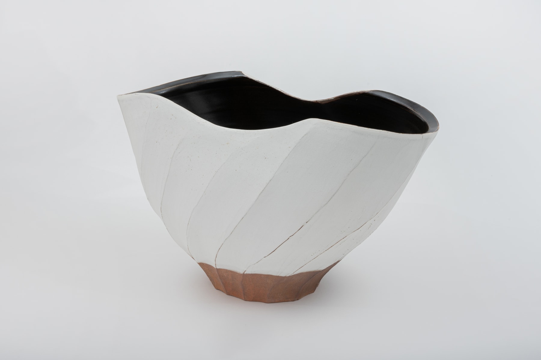 Hosai Matsubayashi XVI, Kohiki and Black glaze Vase / 花器　粉引黒釉, 2020