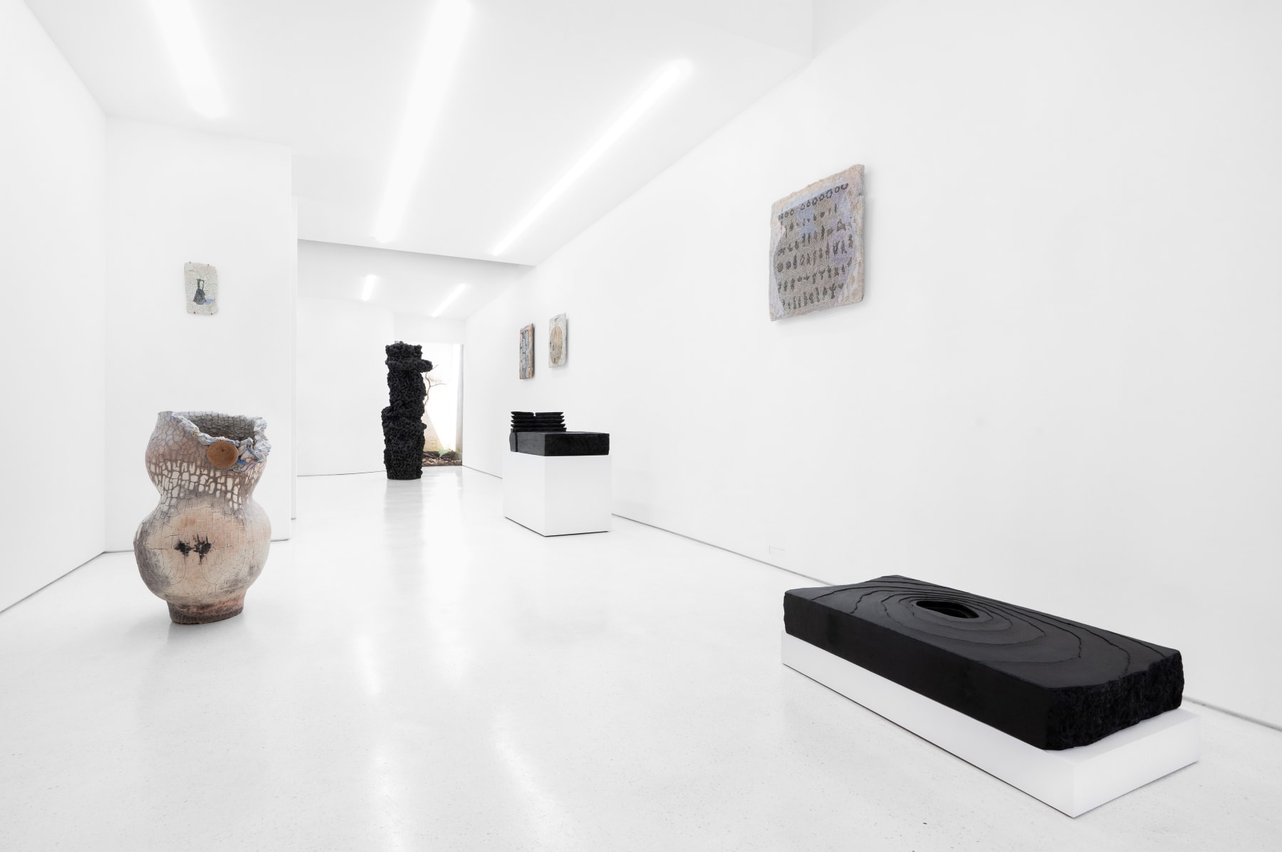 Masaomi Yasunaga, Stone vessel 石の器, 2024