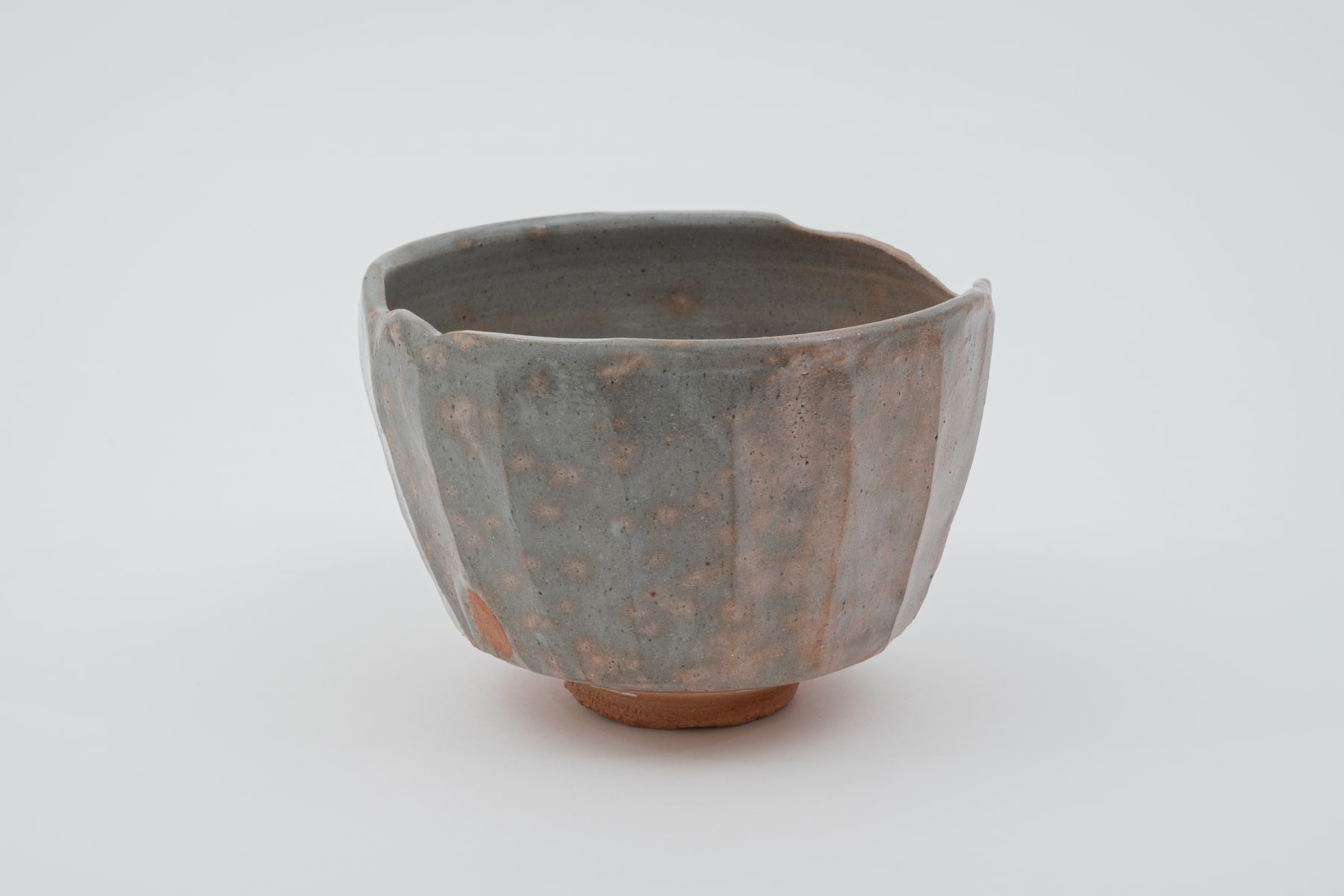 Hosai Matsubayashi XVI, Beni Tea bowl (red deer back pattern herame) 茶盌 (紅鹿背箆目) , 2020