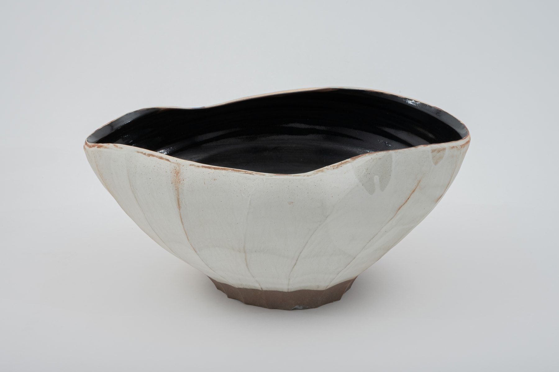 Hosai Matsubayashi XVI, Kohiki and Black glaze Vase / 花器　粉引黒釉/V, 2020