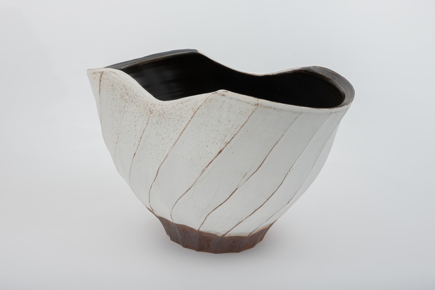 Hosai Matsubayashi XVI, Kohiki and Black glaze Vase / 花器　粉引黒釉, 2020