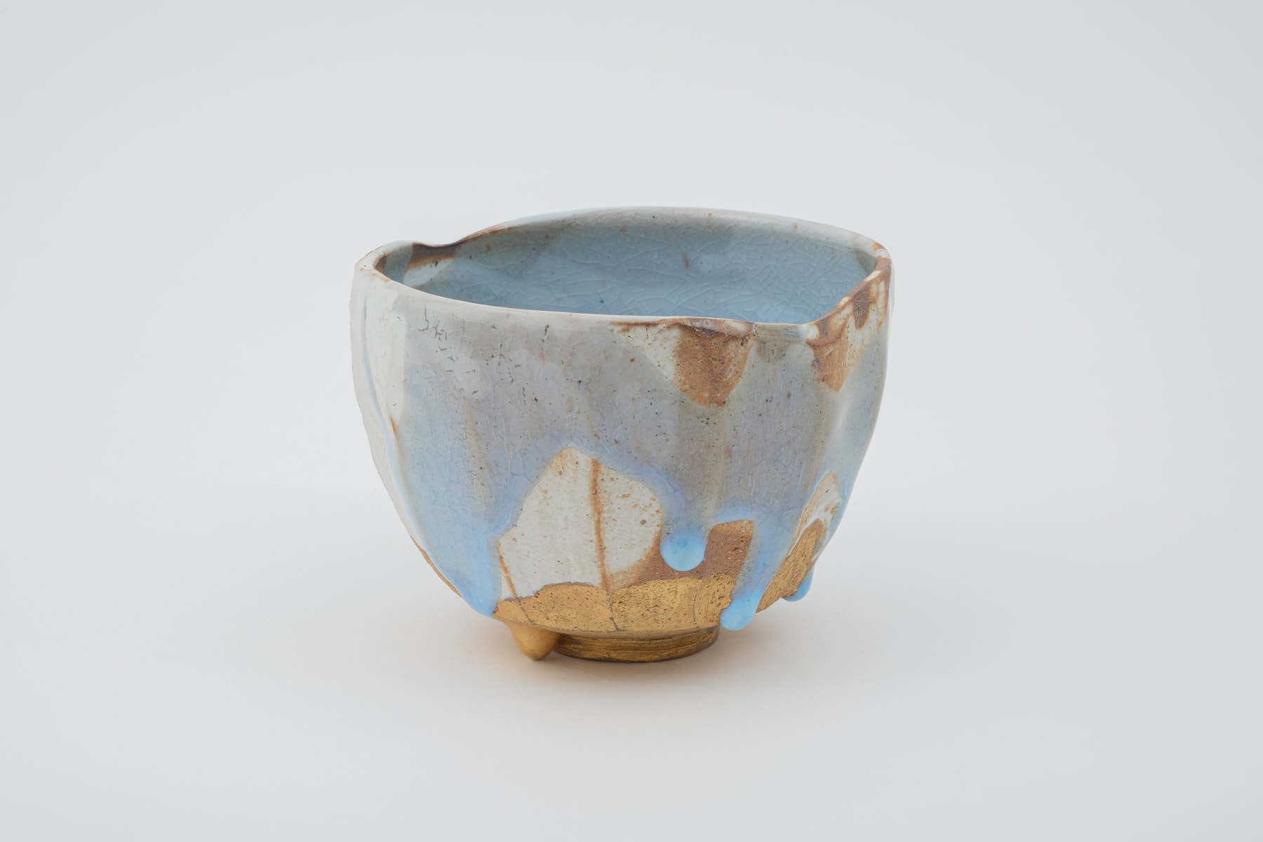 Hosai Matsubayashi XVI, Geppaku glaze with gold Chawan / 月白釉流シ金彩, 2020