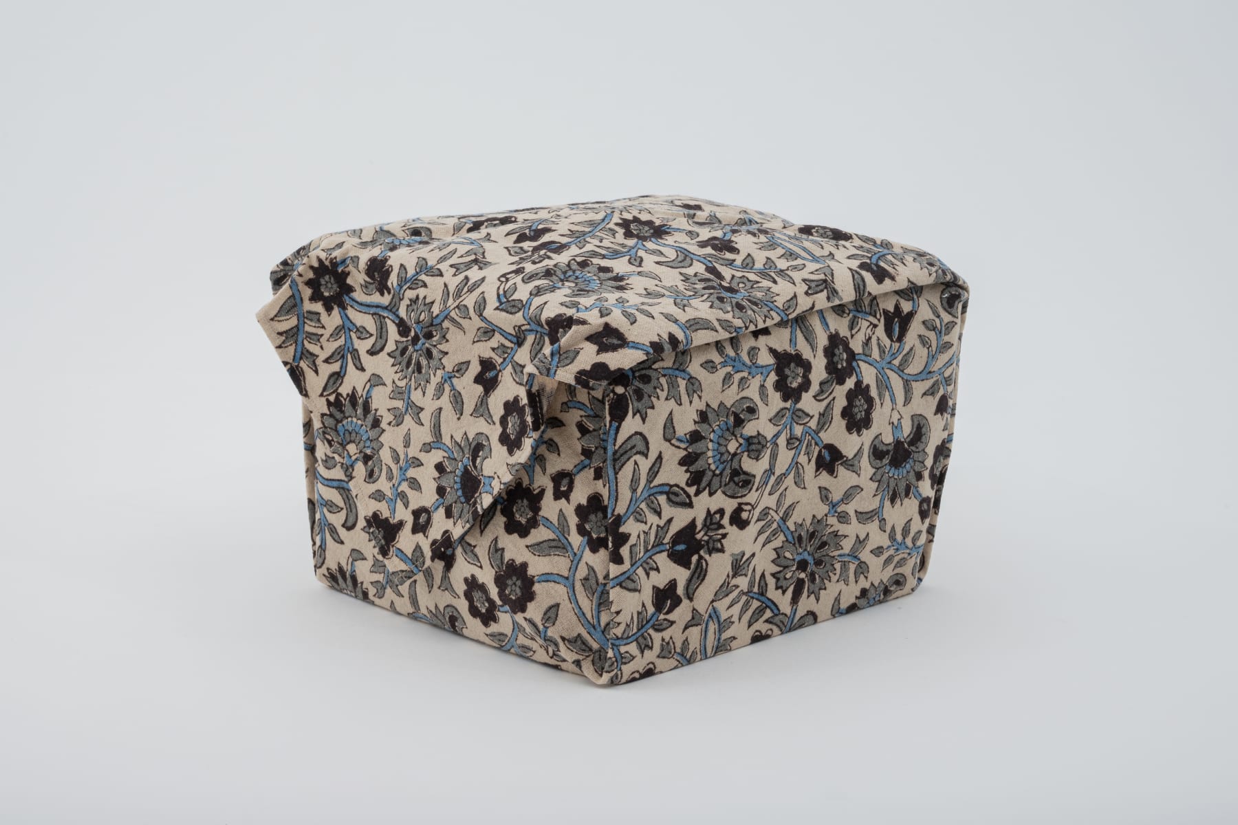 Hosai Matsubayashi XVI, Geppaku glaze with gold Chawan / 月白釉流シ金彩, 2020
