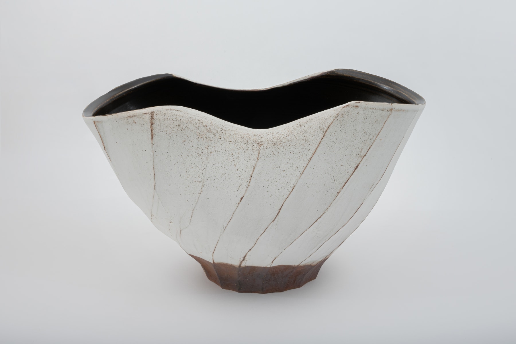 Hosai Matsubayashi XVI, Kohiki and Black glaze Vase / 花器　粉引黒釉, 2020
