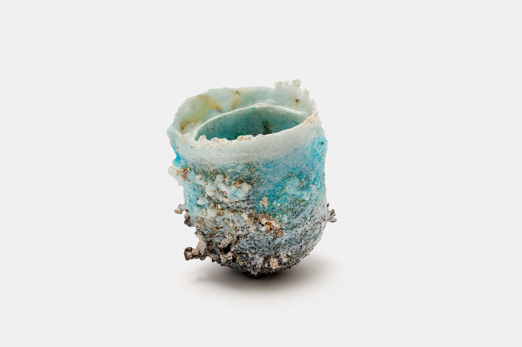 Masaomi Yasunaga, 砕 / crumbling, 2019