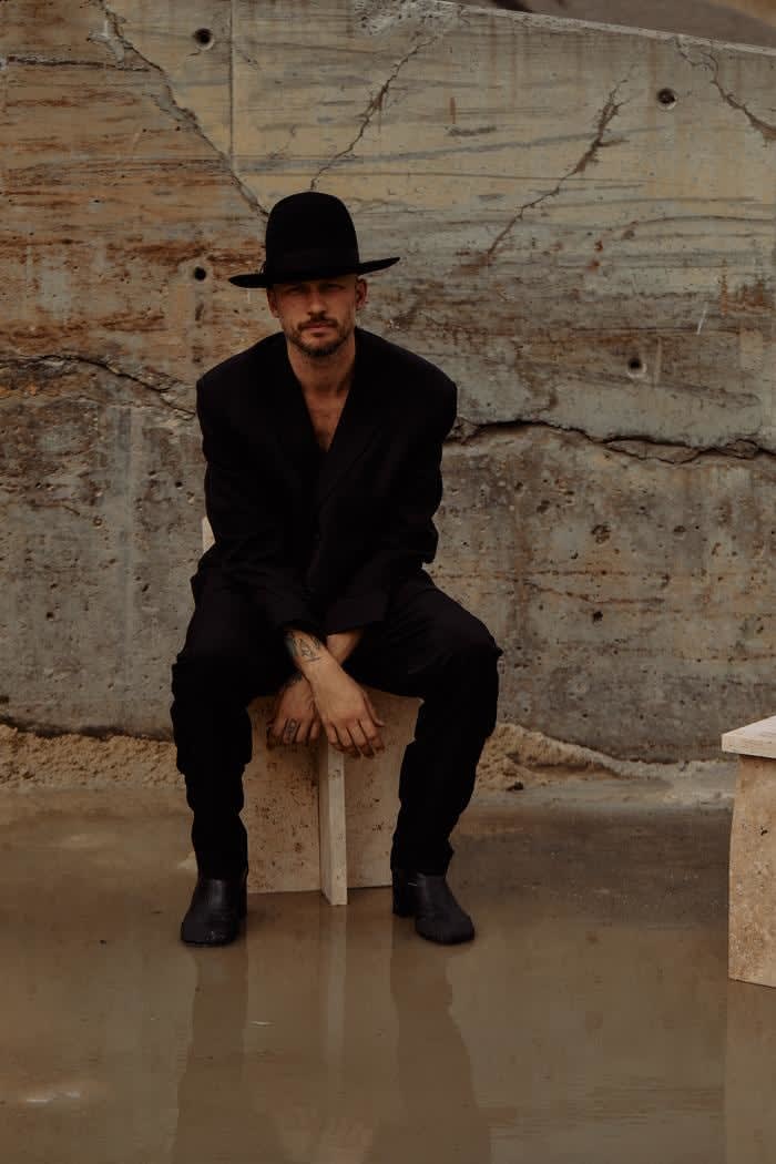 Brud Studia, Głaz Skos