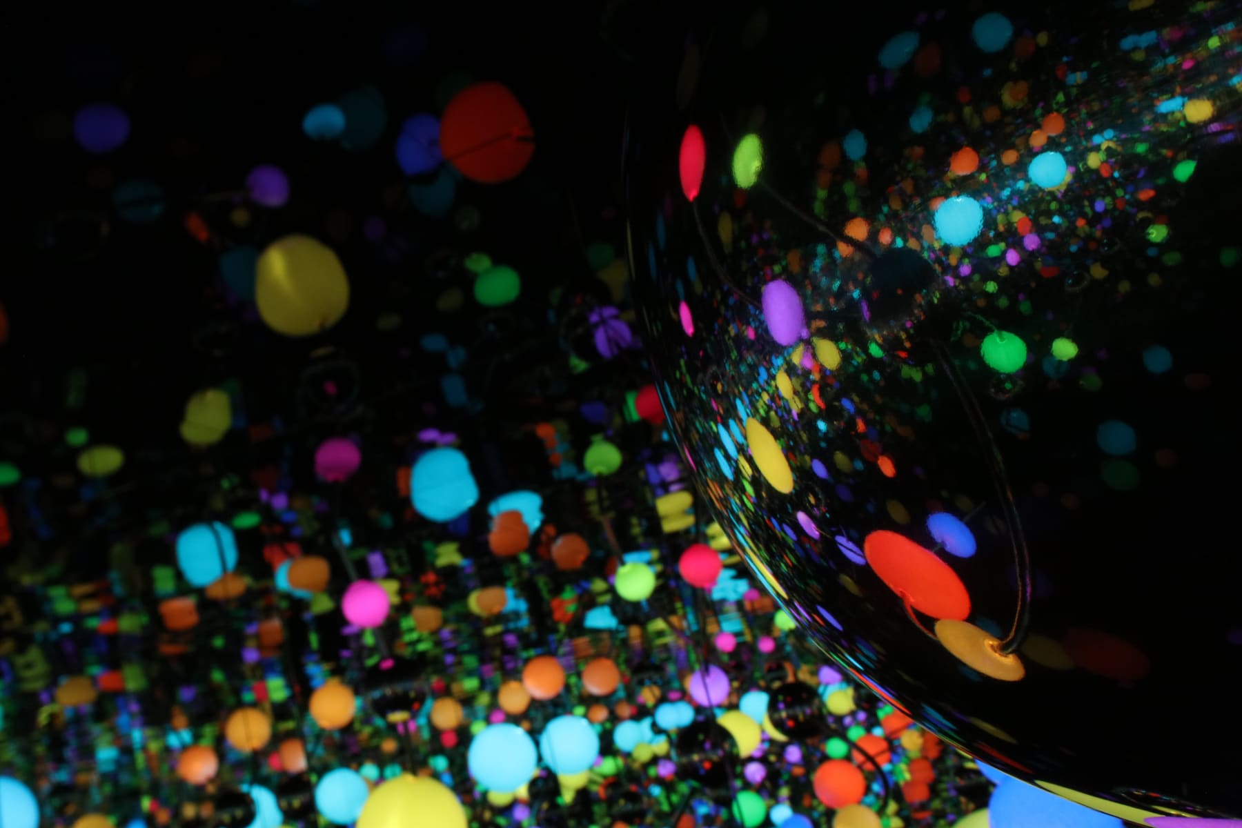 Yayoi Kusama, Infinity Mirrored Room―The Eternally Infinite Light of the Universe Illuminating the Quest for Truth, 2020