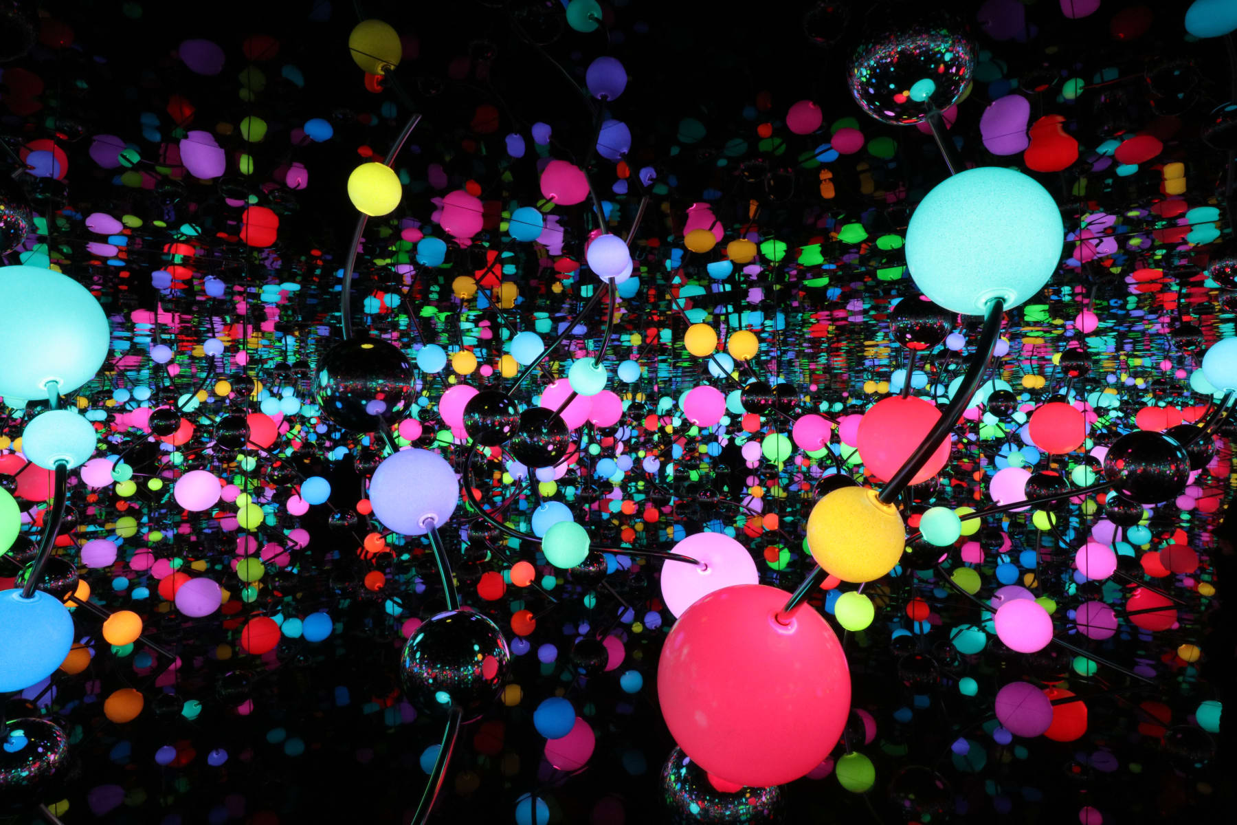 Yayoi Kusama, Infinity Mirrored Room―The Eternally Infinite Light of the Universe Illuminating the Quest for Truth, 2020